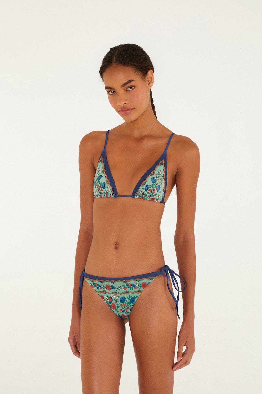 Triangel-Bikini-Oberteil mit verblasstem Grün und Fruchtmotiven