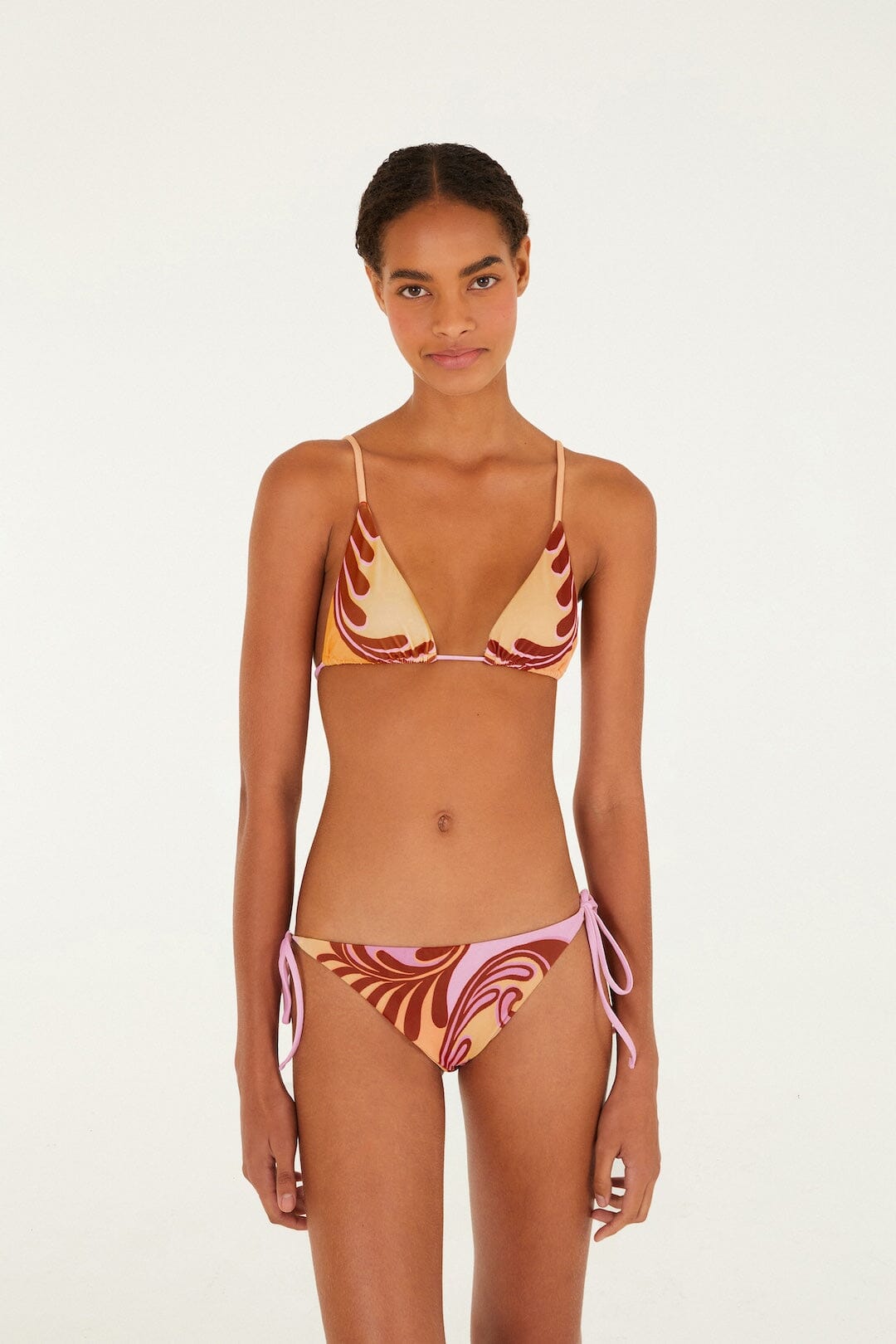 Haut de bikini triangle jaune pâle à motifs arabesques