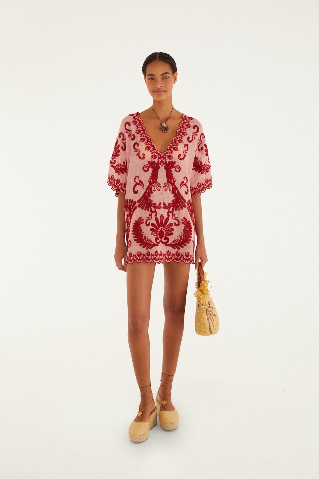 Robe rose clair à motifs arabesques