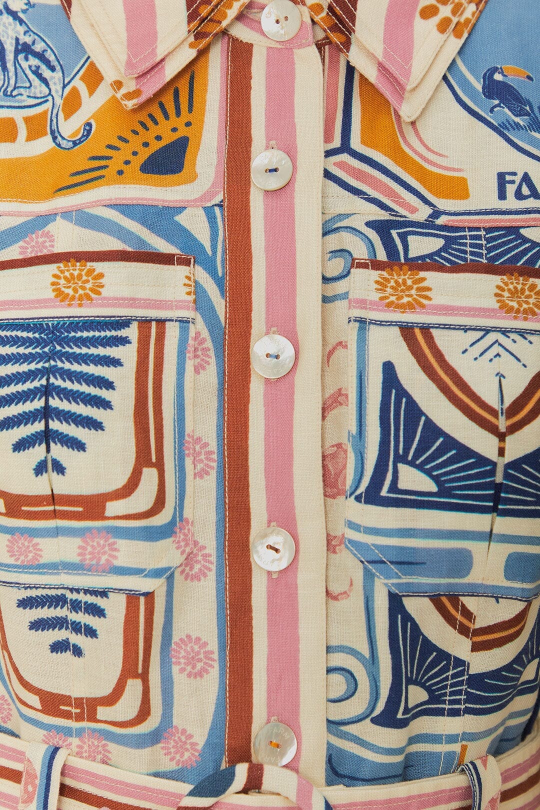 Robe courte à manches courtes avec timbres Cerrado de couleur crème