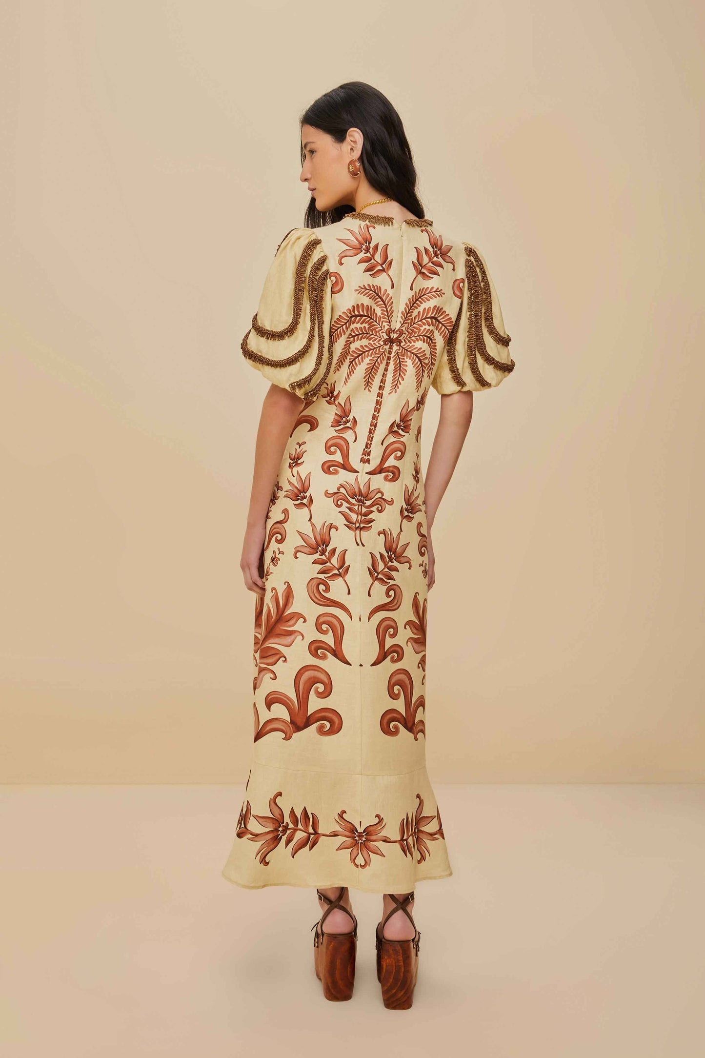 ROBE LONGUE MILANI OFF-WHITE À COL EN V ET MANCHES COURTES