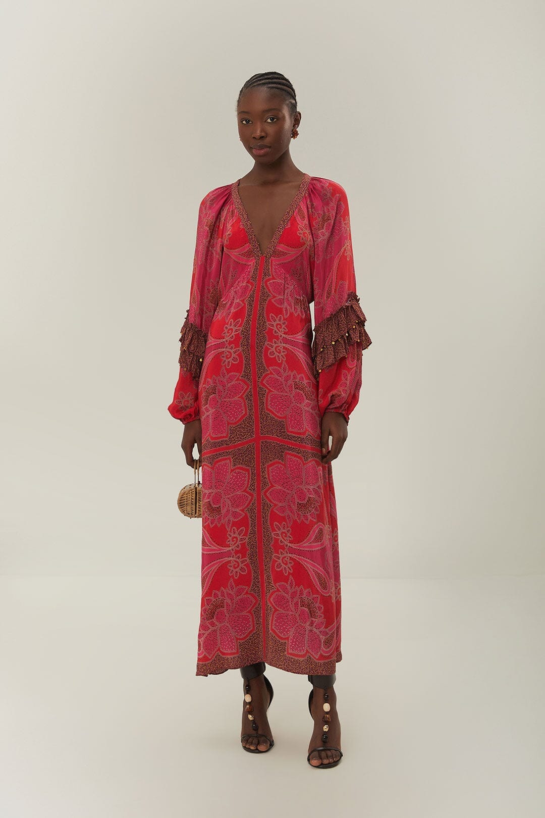 farm rio black floral scarves high neck maxi dress Embrace a touch of Brazilian elegance with the Black Floral Scarves Maxi Dress. Shop now at farmrio.com