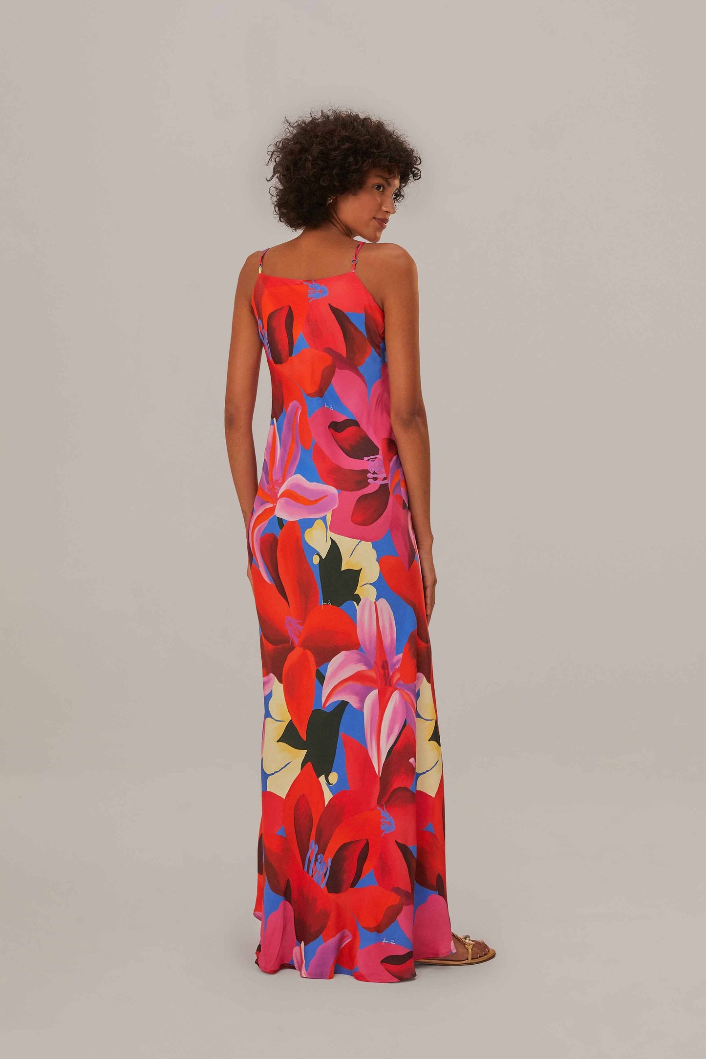 Robe nuisette bleue à fleurs aquarelle