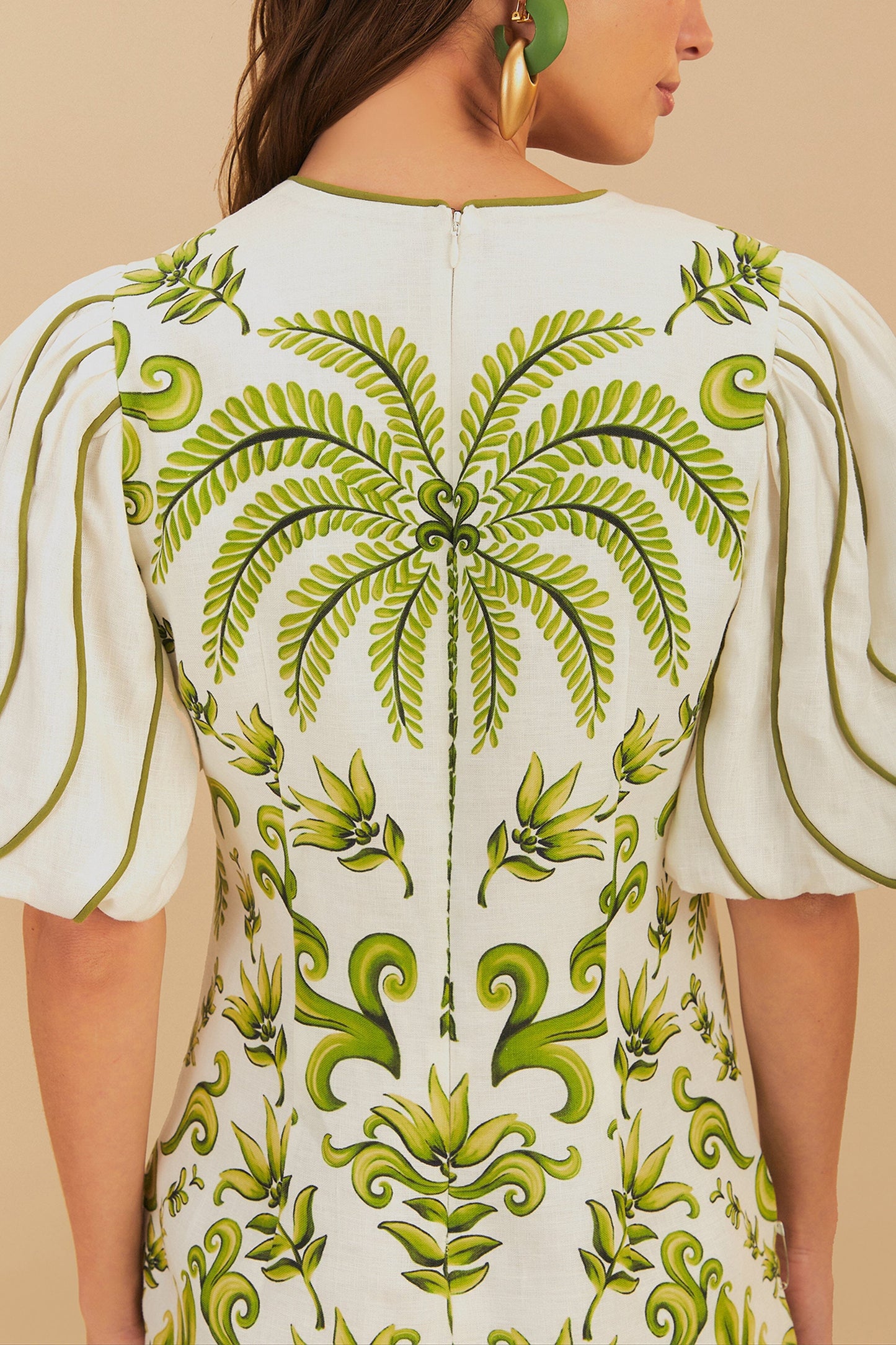 Robe courte à col en V Milani blanc cassé