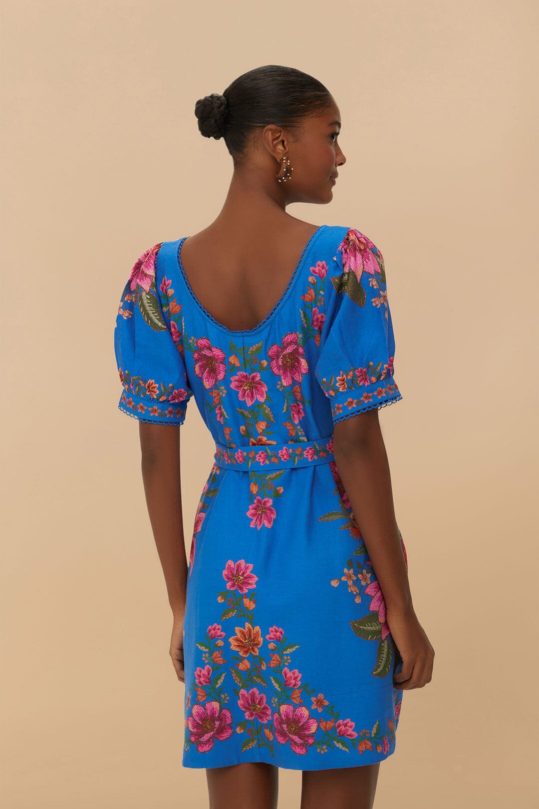 Robe courte en lin de qualité supérieure Euroflax™ avec écharpe bleue aux fruits d'été