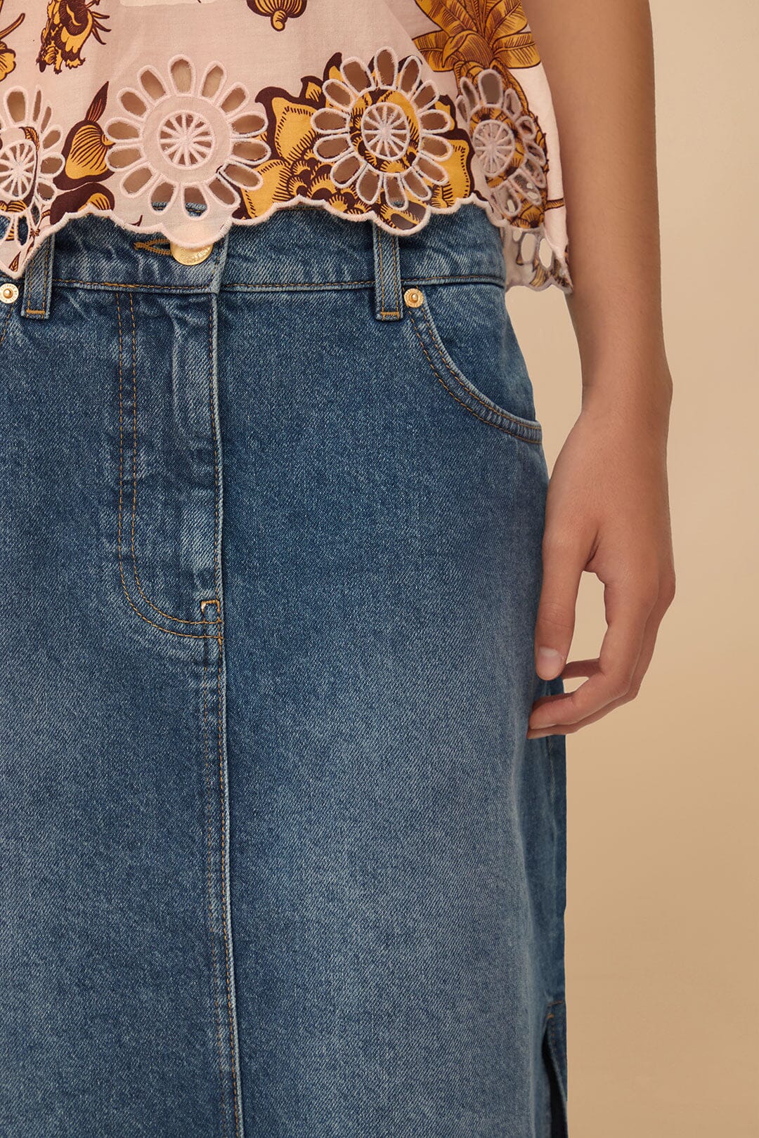 Jupe longue fendue sur le côté en jean