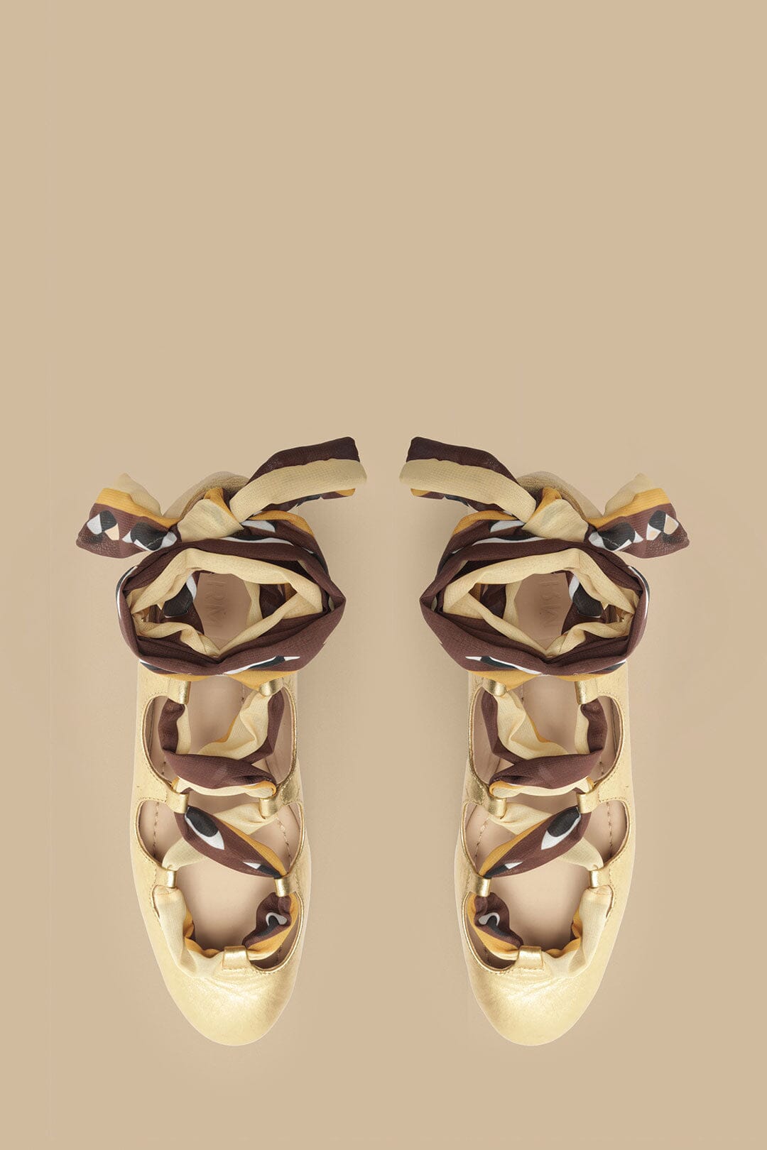 Ballerina-Schal mit goldener Schnürung