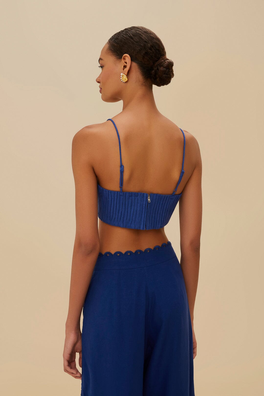 Haut court bleu à coupe lever de soleil