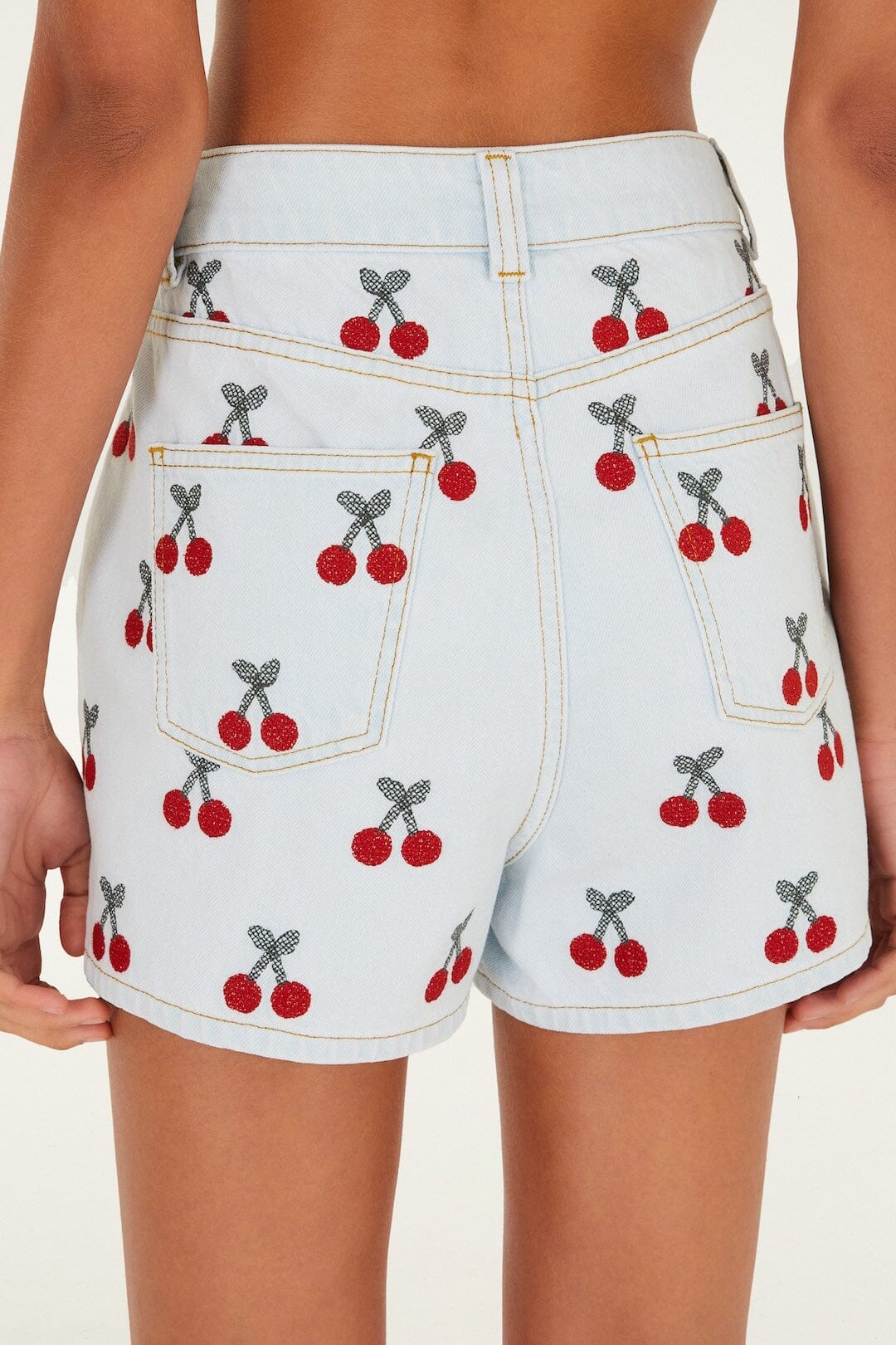 Bestickte Kirsch-Denim-Shorts