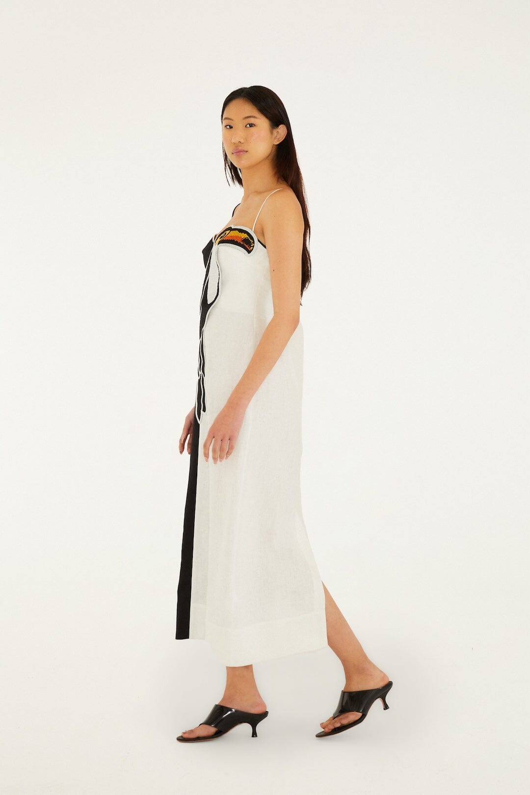 ROBE MAXI SANS MANCHES TOUCAN BRODÉE NOIRE ET BLANCHE