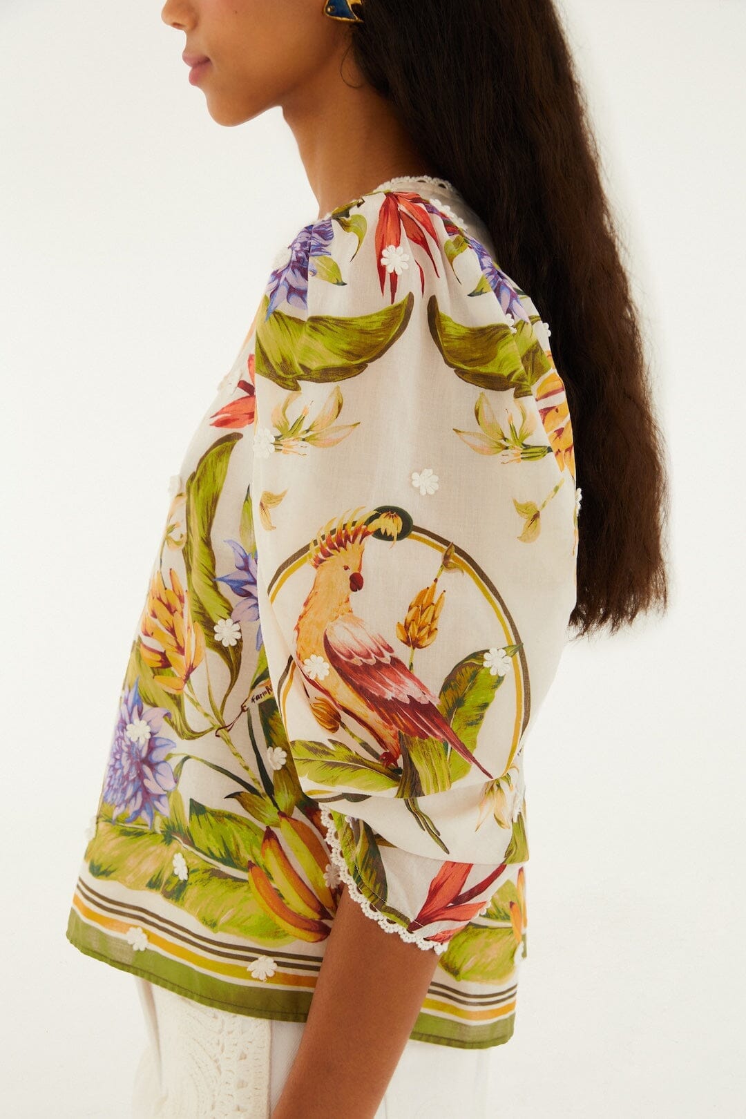 Sandfarbener tropischer Schal Bluse