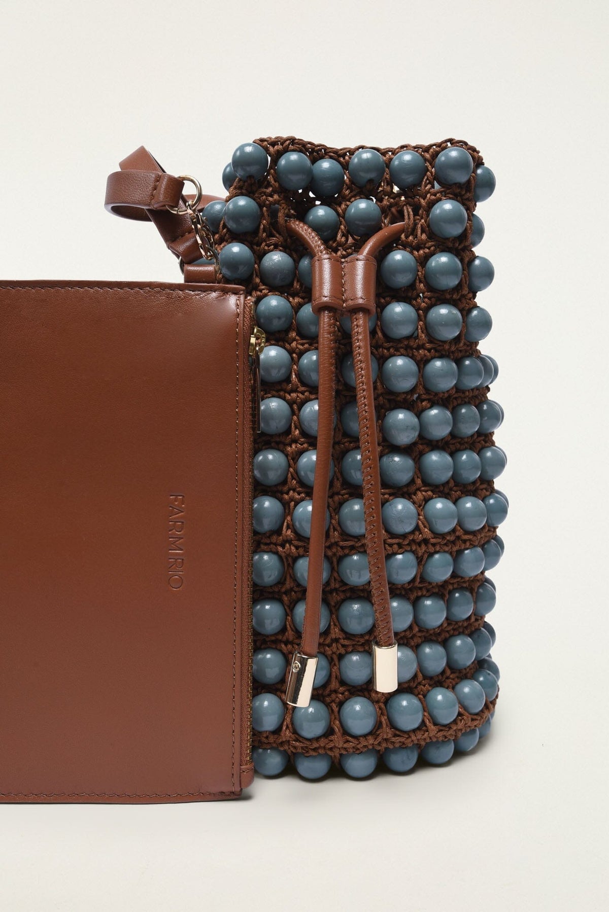 Makramee-Eimertasche mit Perlen