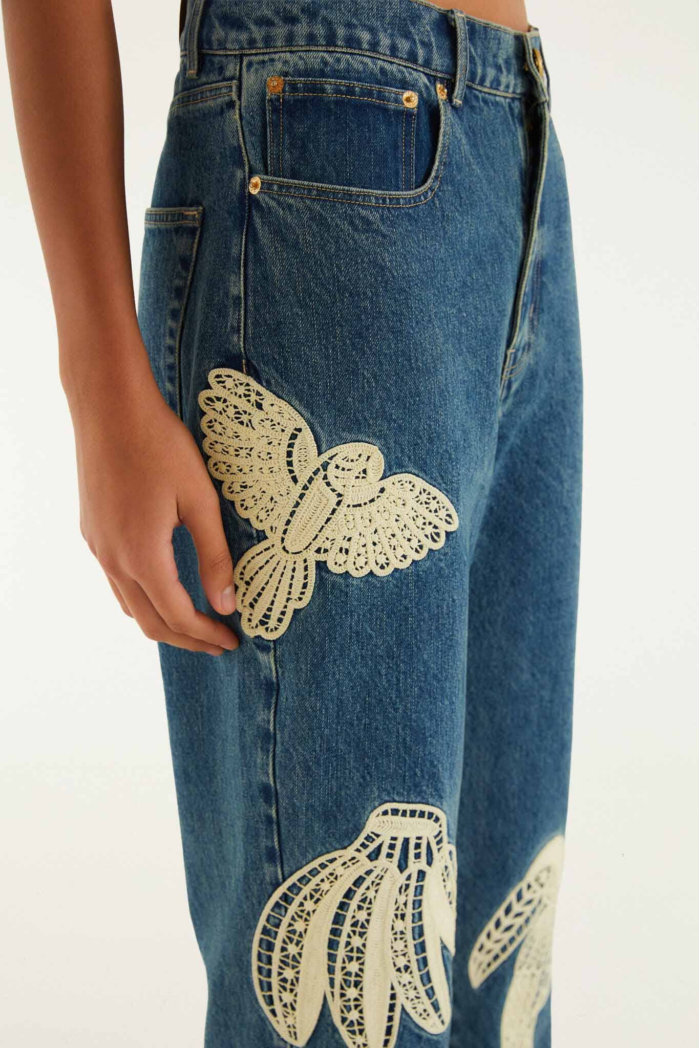 FARM Rio model wearing the Birds Artesanal Pants Jeans