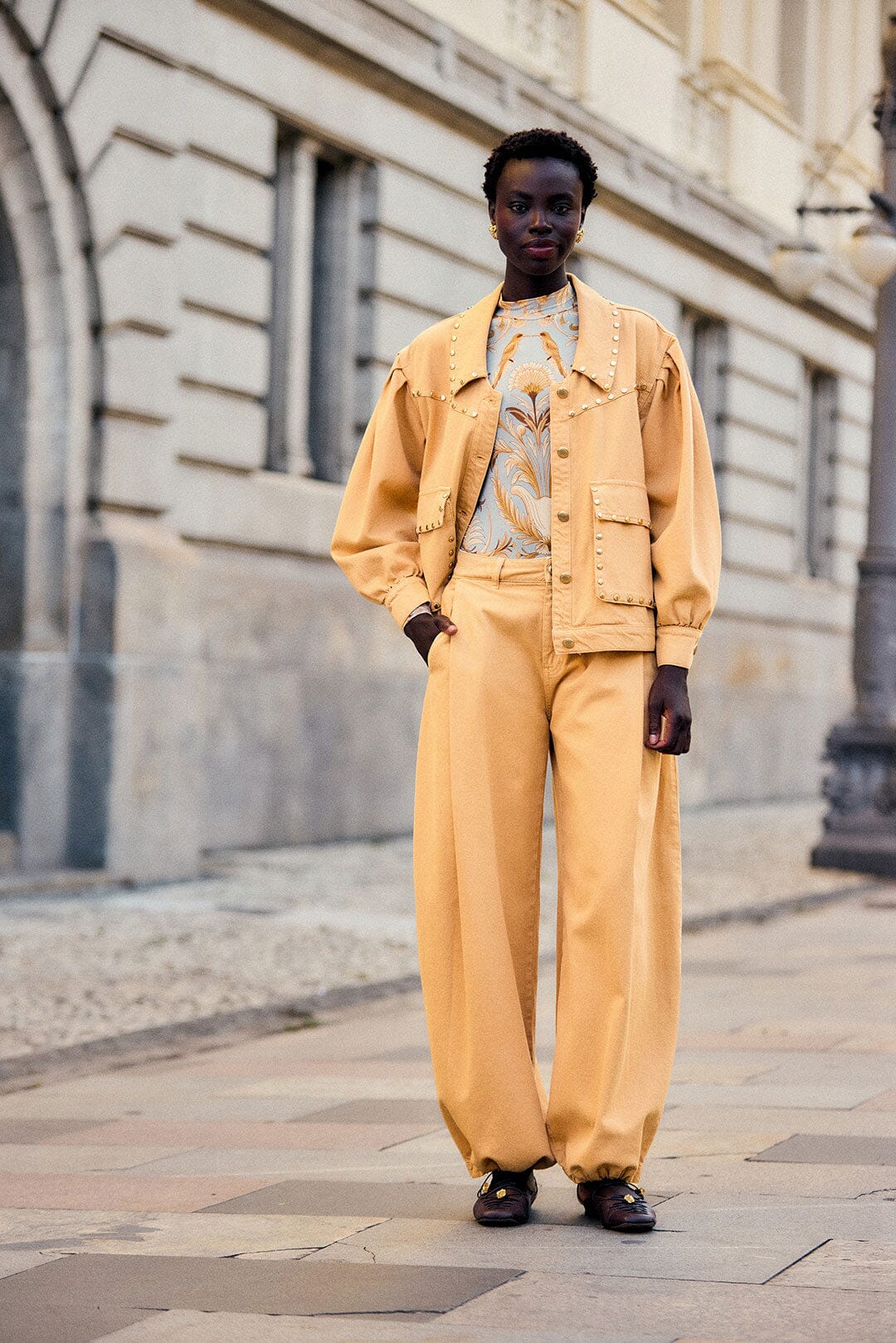 FARM Rio model wearing the Criaturas Fantásticas Twill Pants