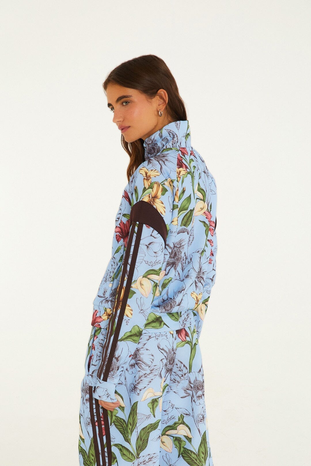 Jachetă Adidas Tiro albastră cu imprimeu floral schițat
