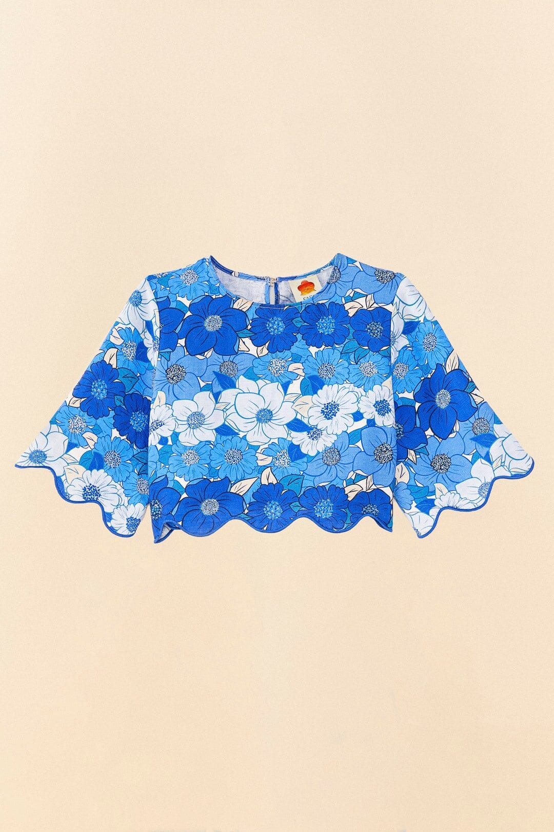 Top court à rayures et fleurs bleues