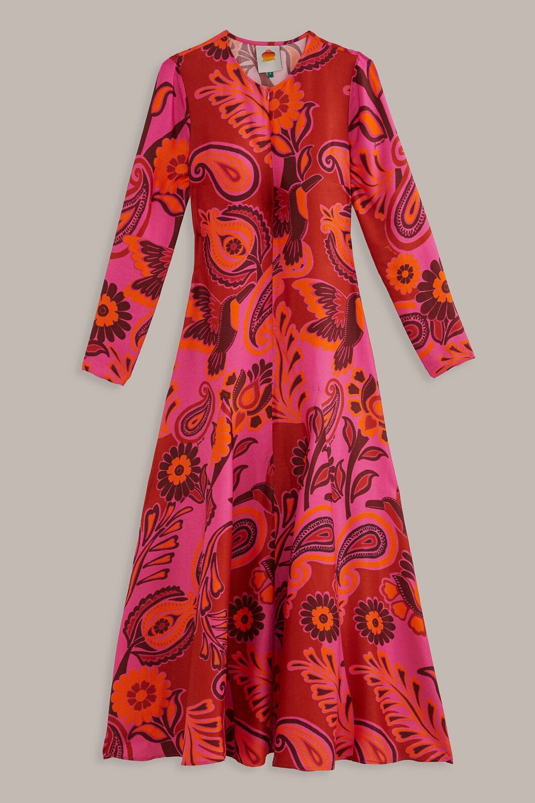 Robe longue rose à manches longues et fleurs audacieuses