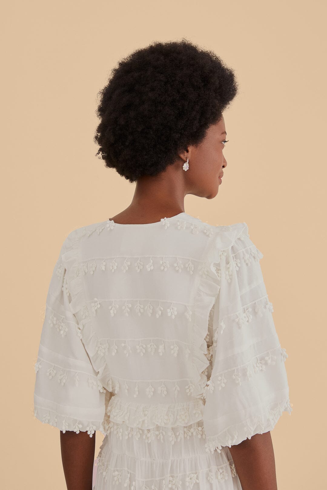 Robe midi blanc cassé à pompons et volants