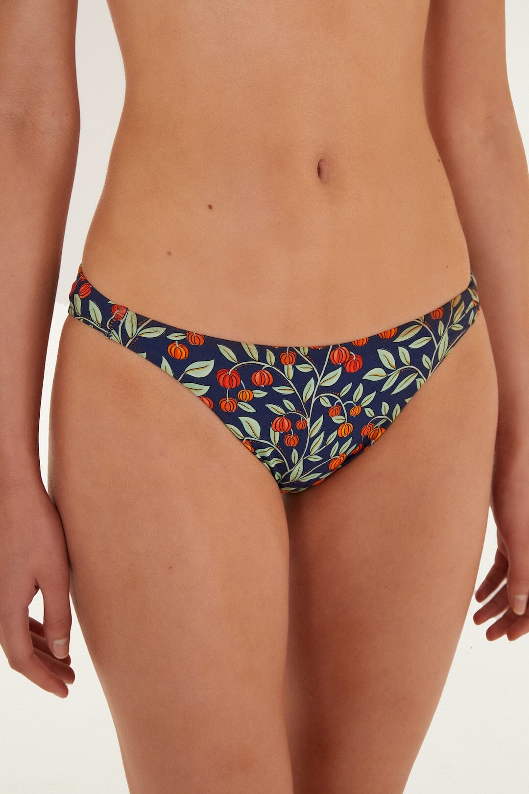 Dunkelblaues Basic-Bikinihöschen mit Früchtemotiven