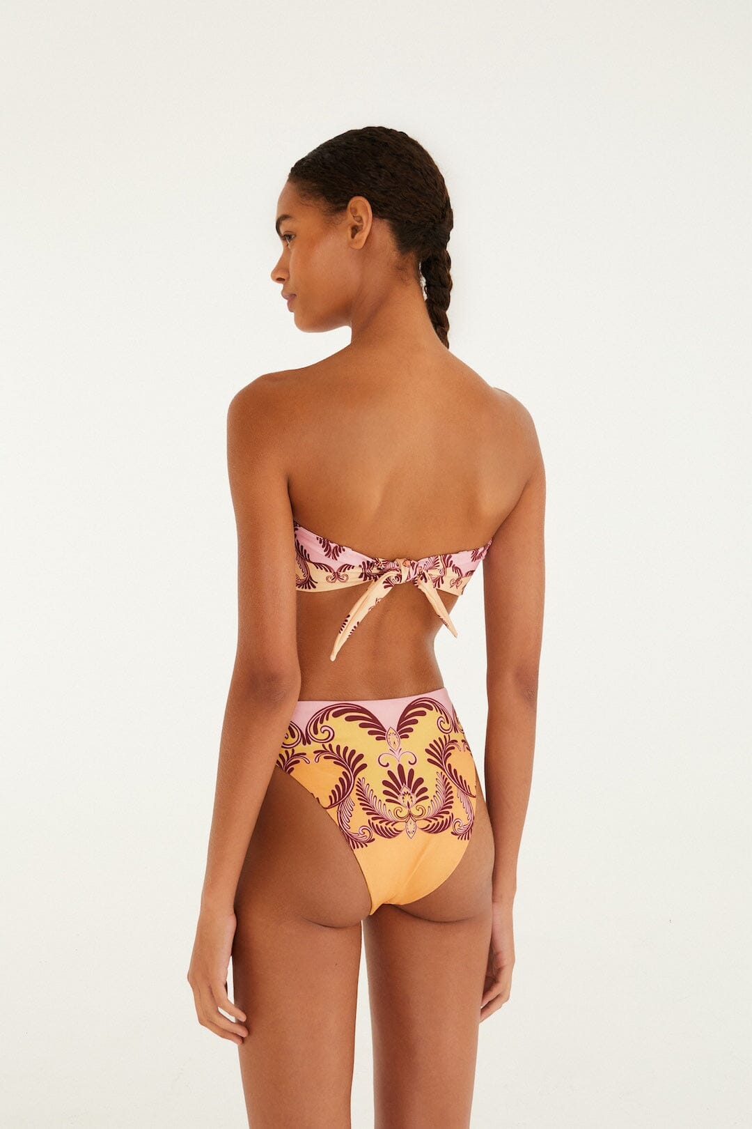 Bas de bikini shorty jaune clair à motifs arabesques
