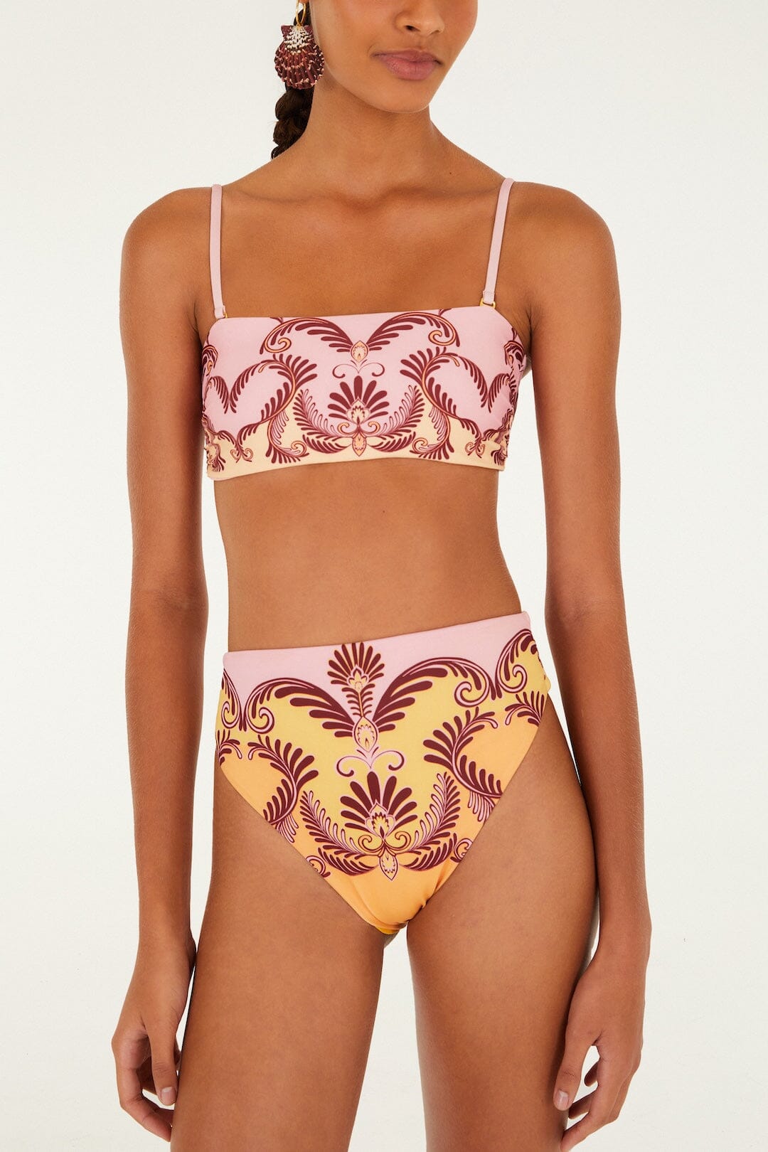 Bas de bikini shorty jaune clair à motifs arabesques