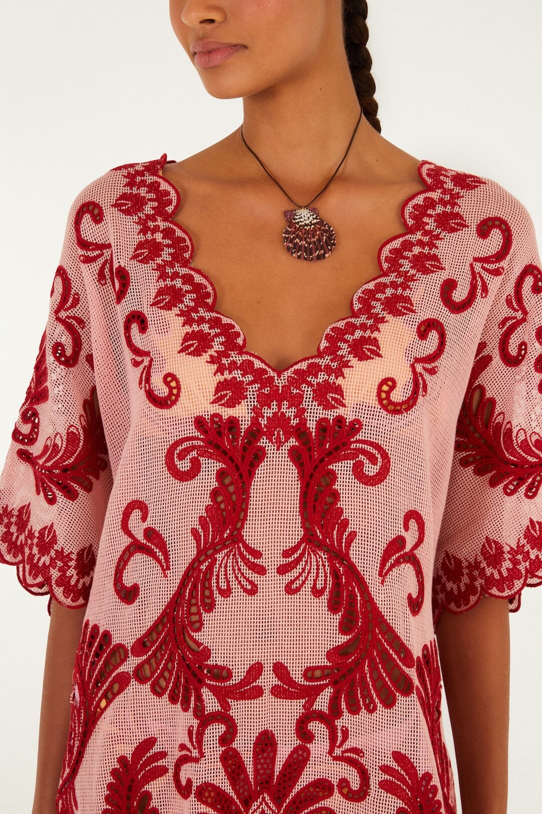 Robe rose clair à motifs arabesques