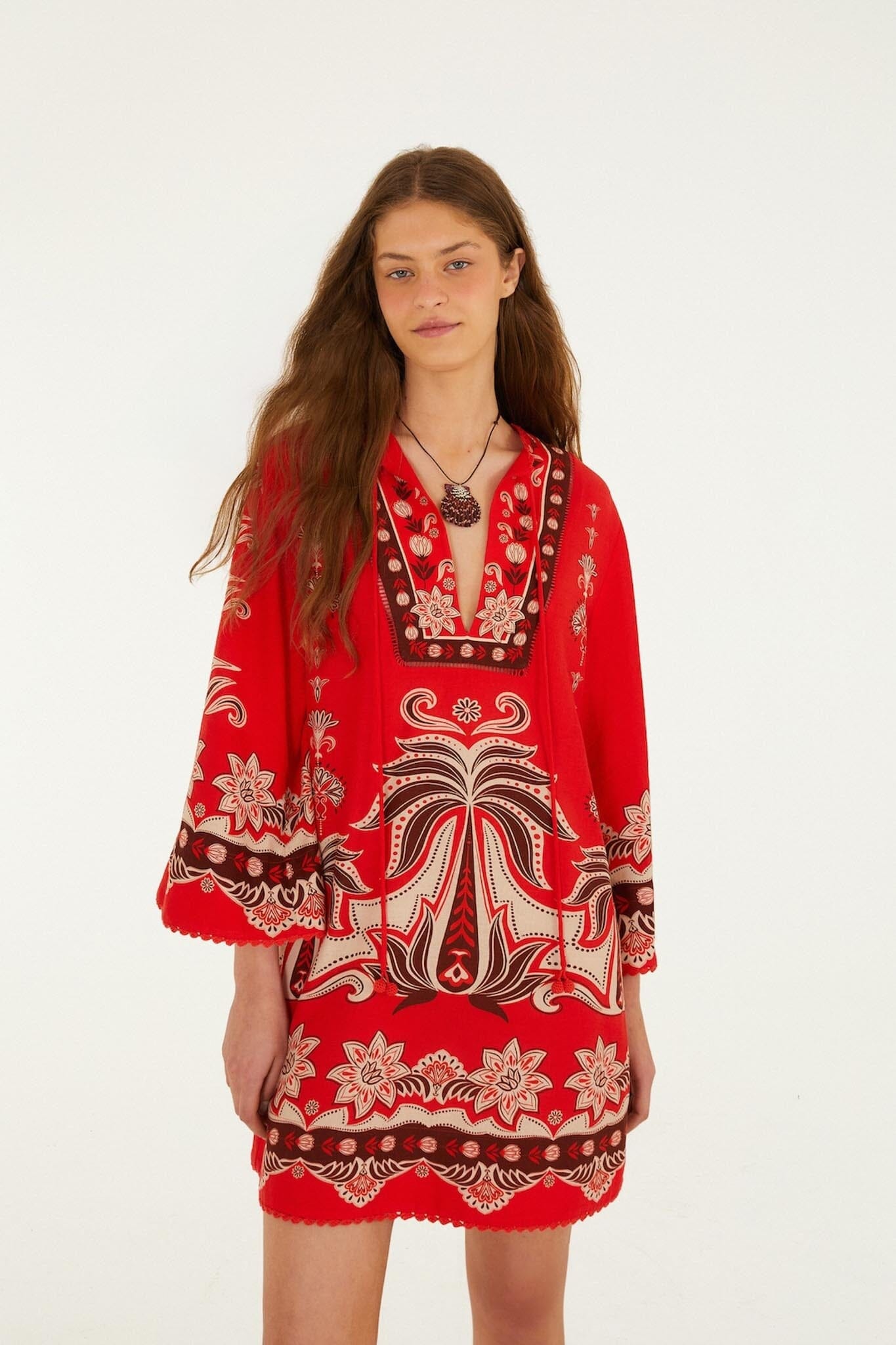 Vestido corto rojo con lazos delanteros de jardín Ainika en Farm Rio