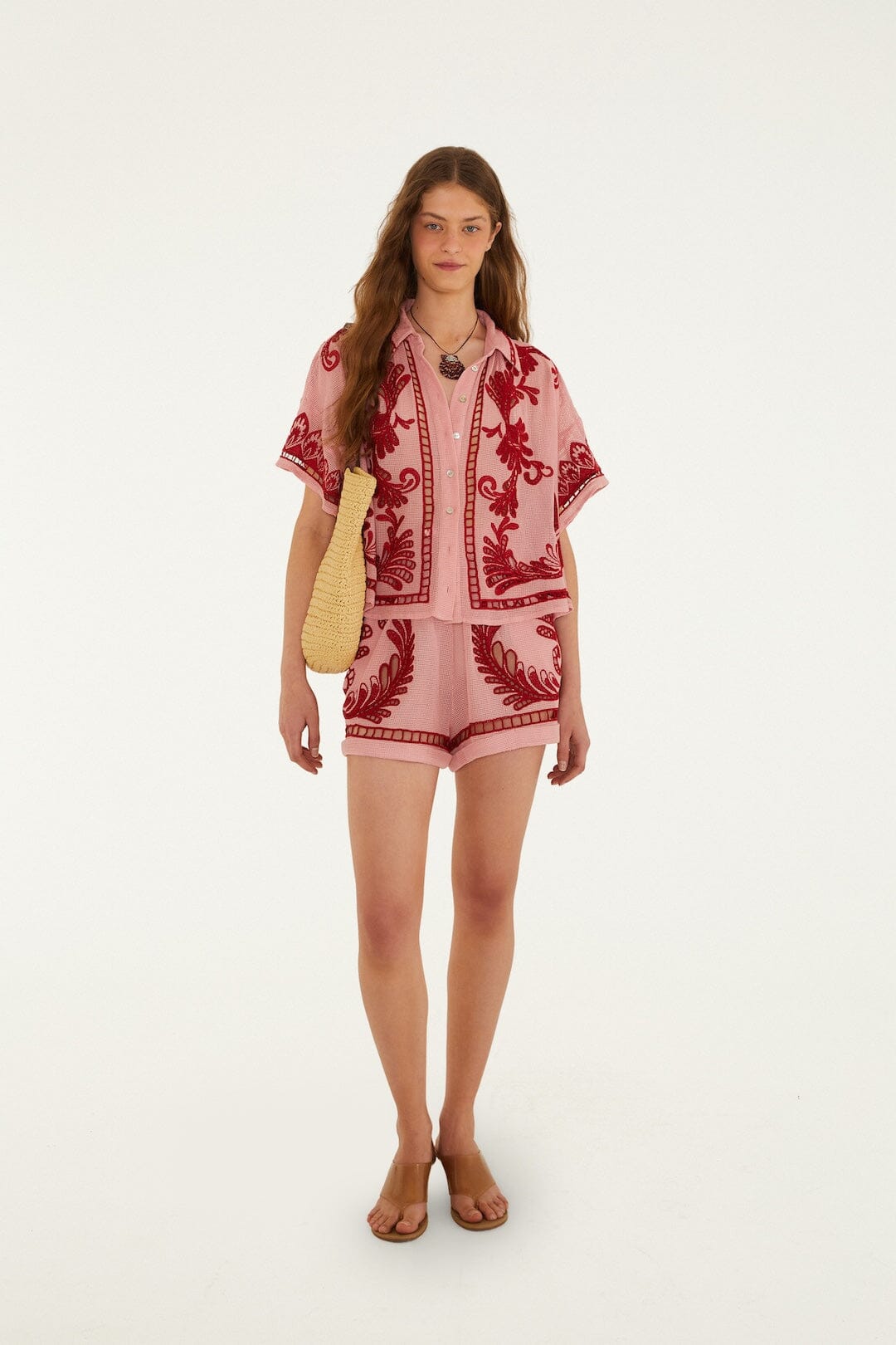 Short rose clair à motifs arabesques