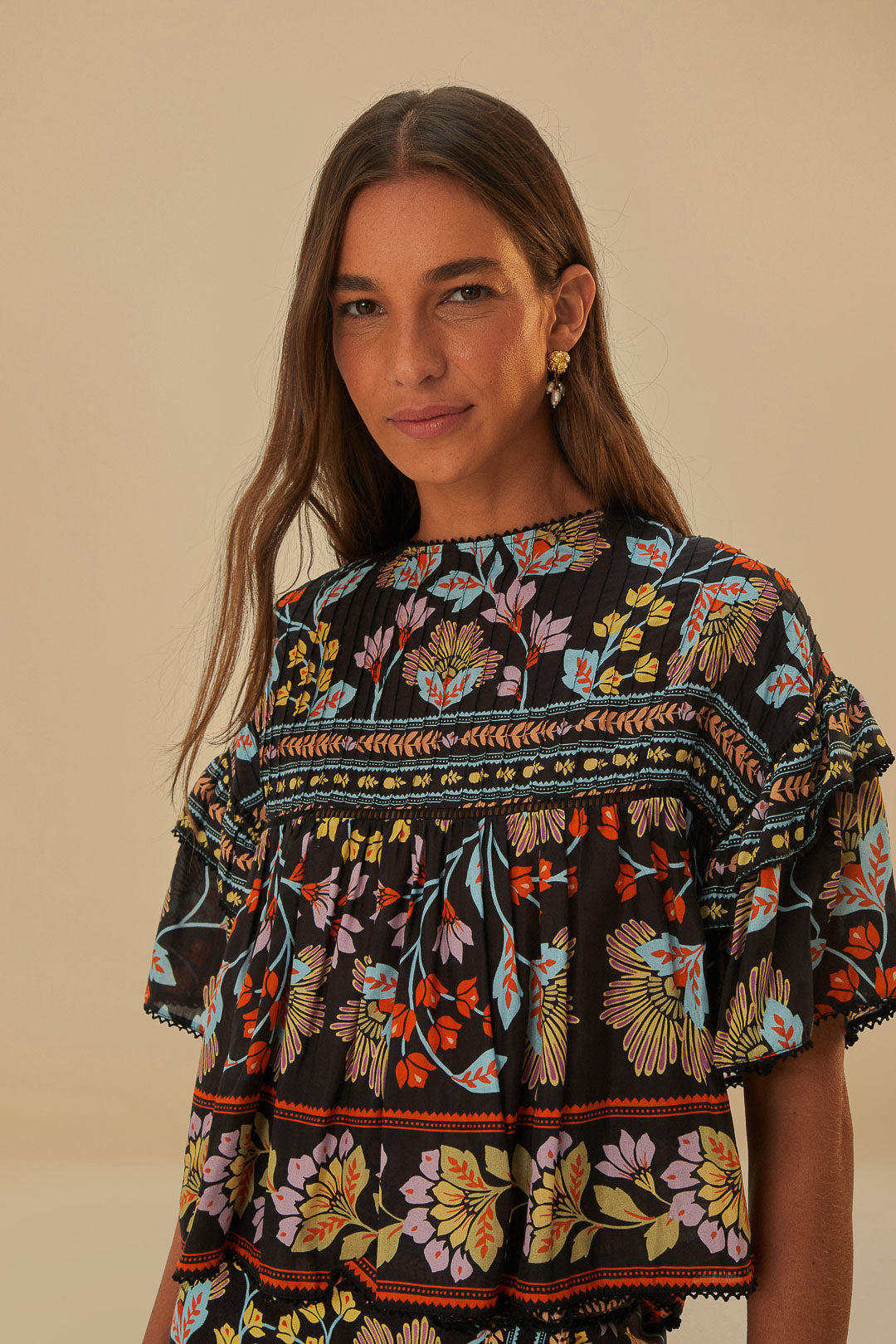 Blouse à volants fleurie noire