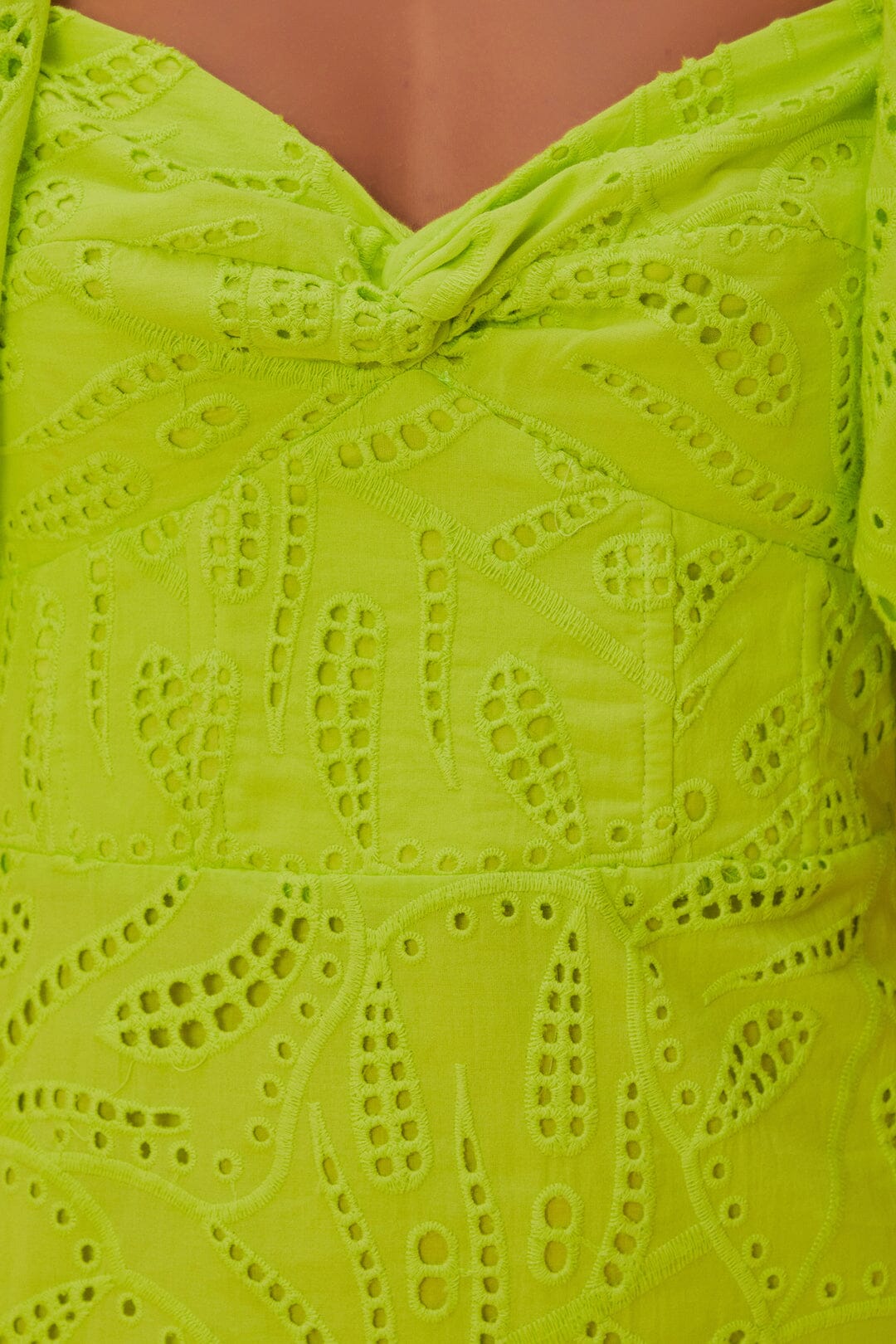 Mini-robe verte à manches courtes et œillets Monstera