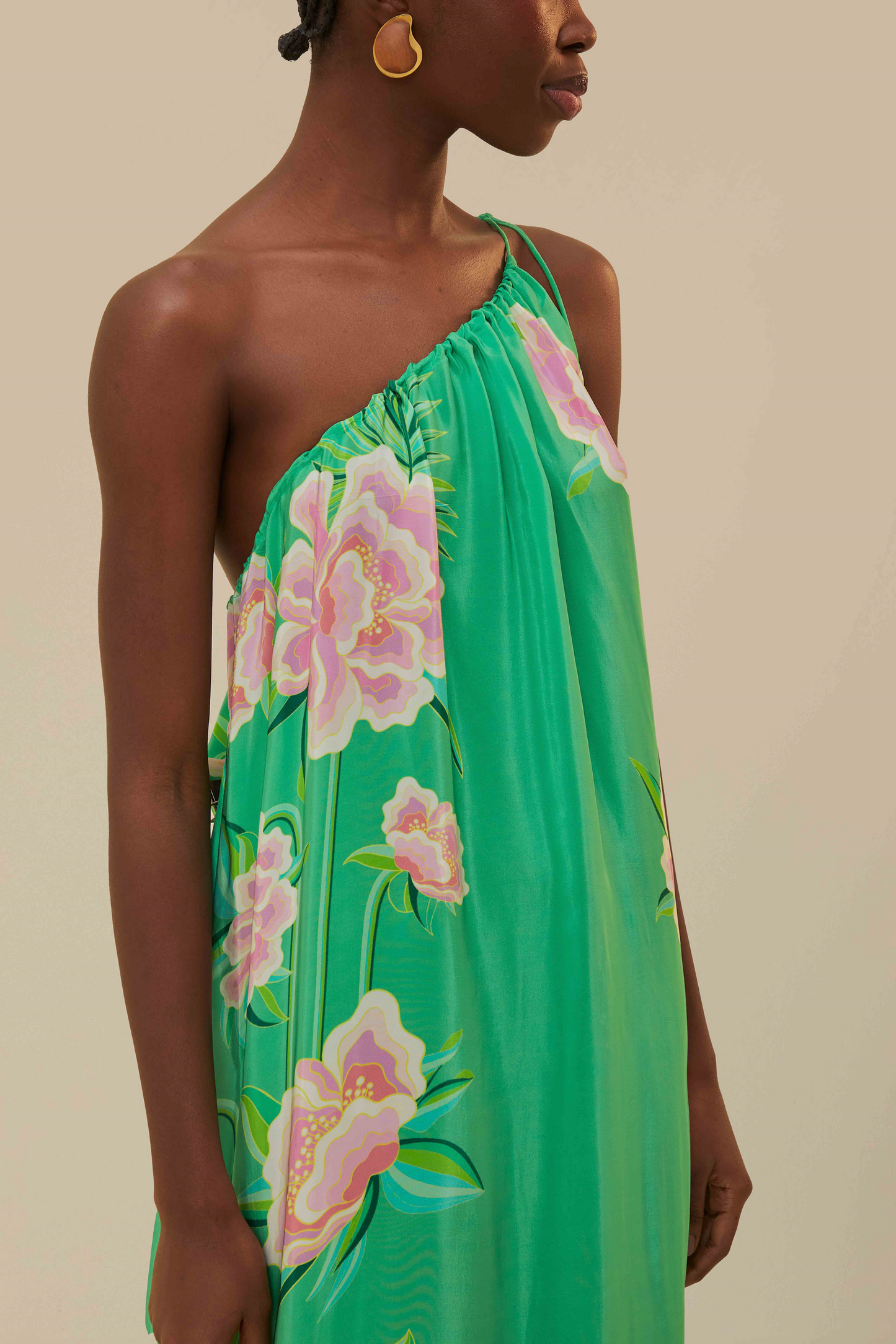 Robe longue vibrante à fleurs verte