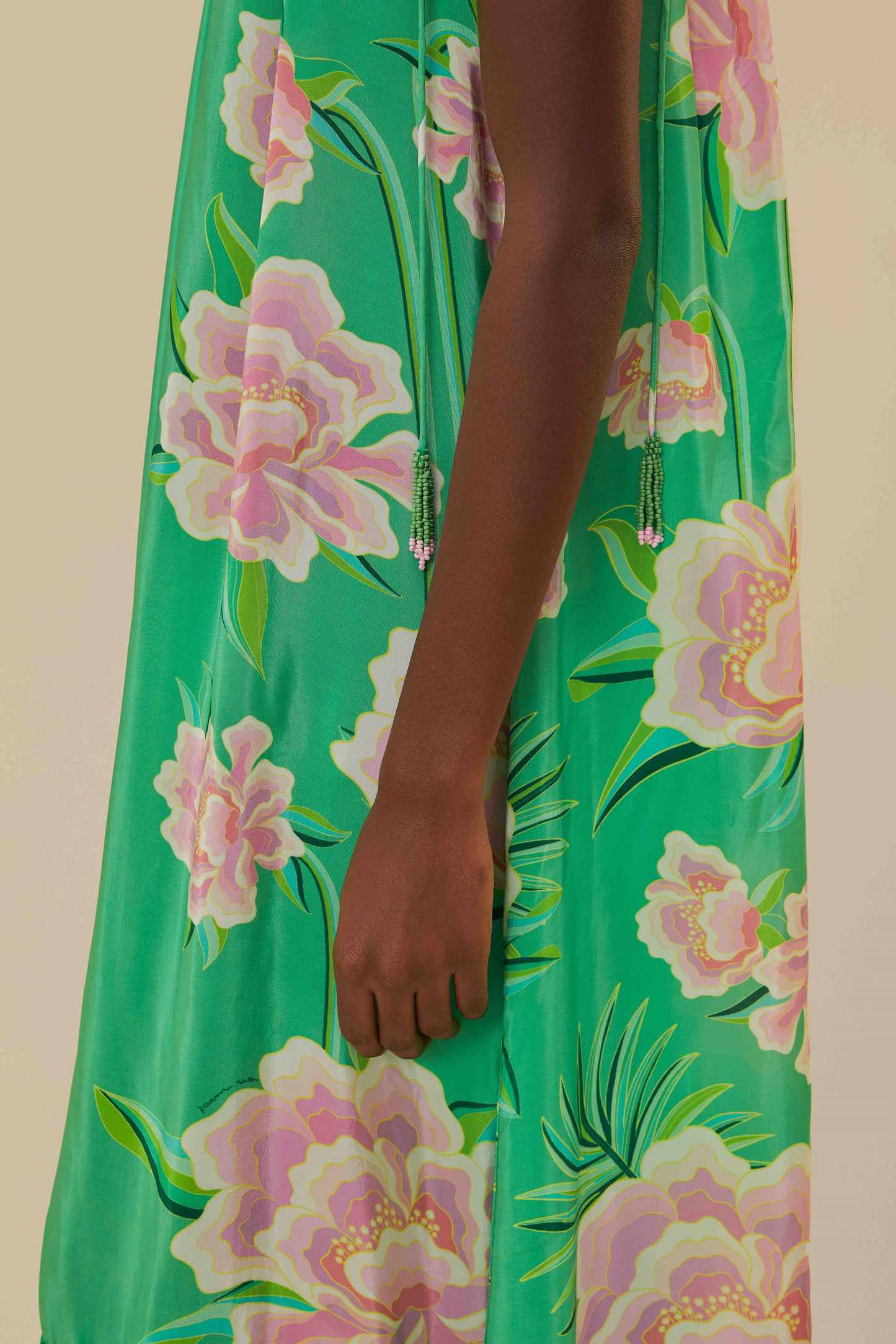 Robe longue vibrante à fleurs verte