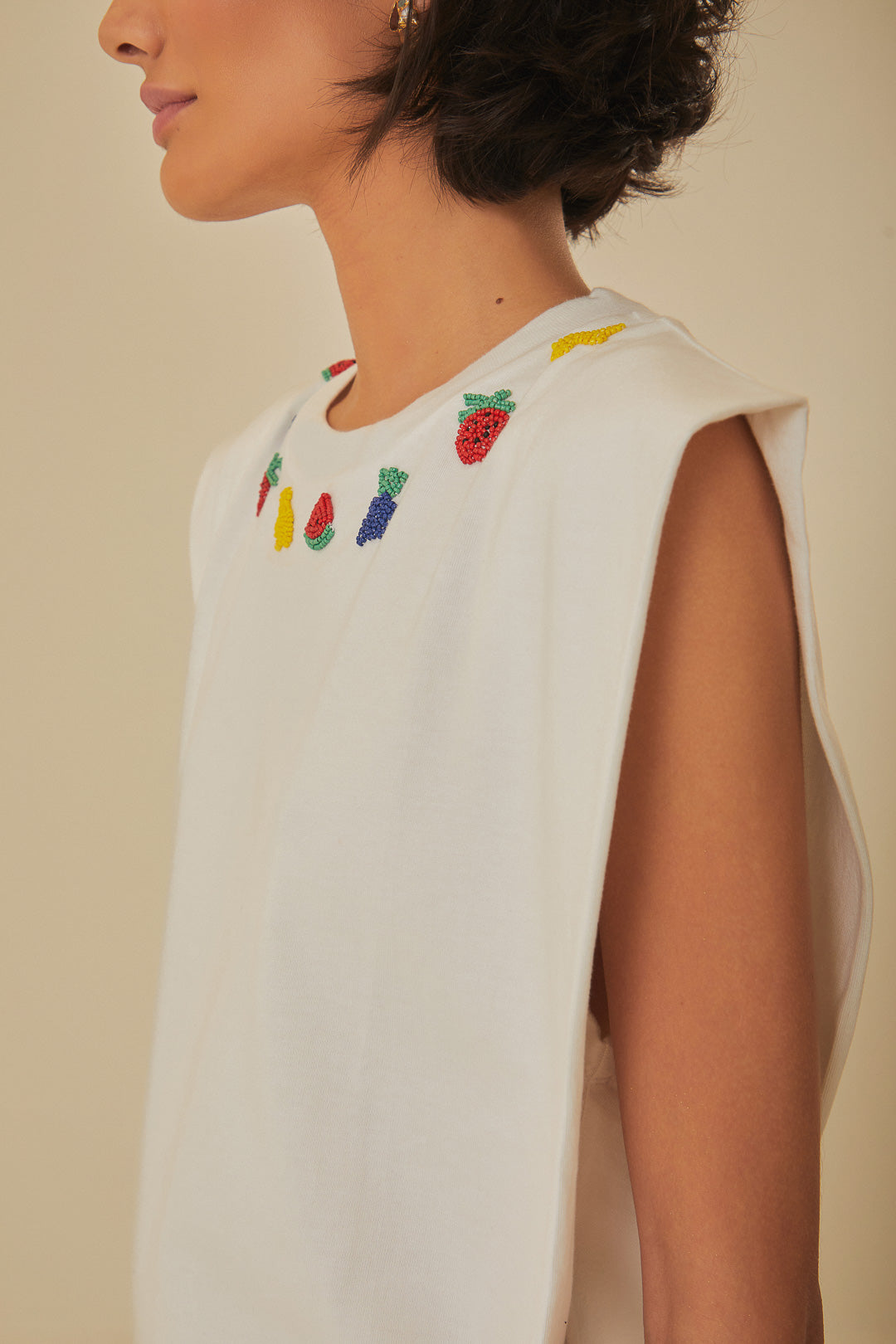 T-shirt en coton biologique à fruits perlés blancs