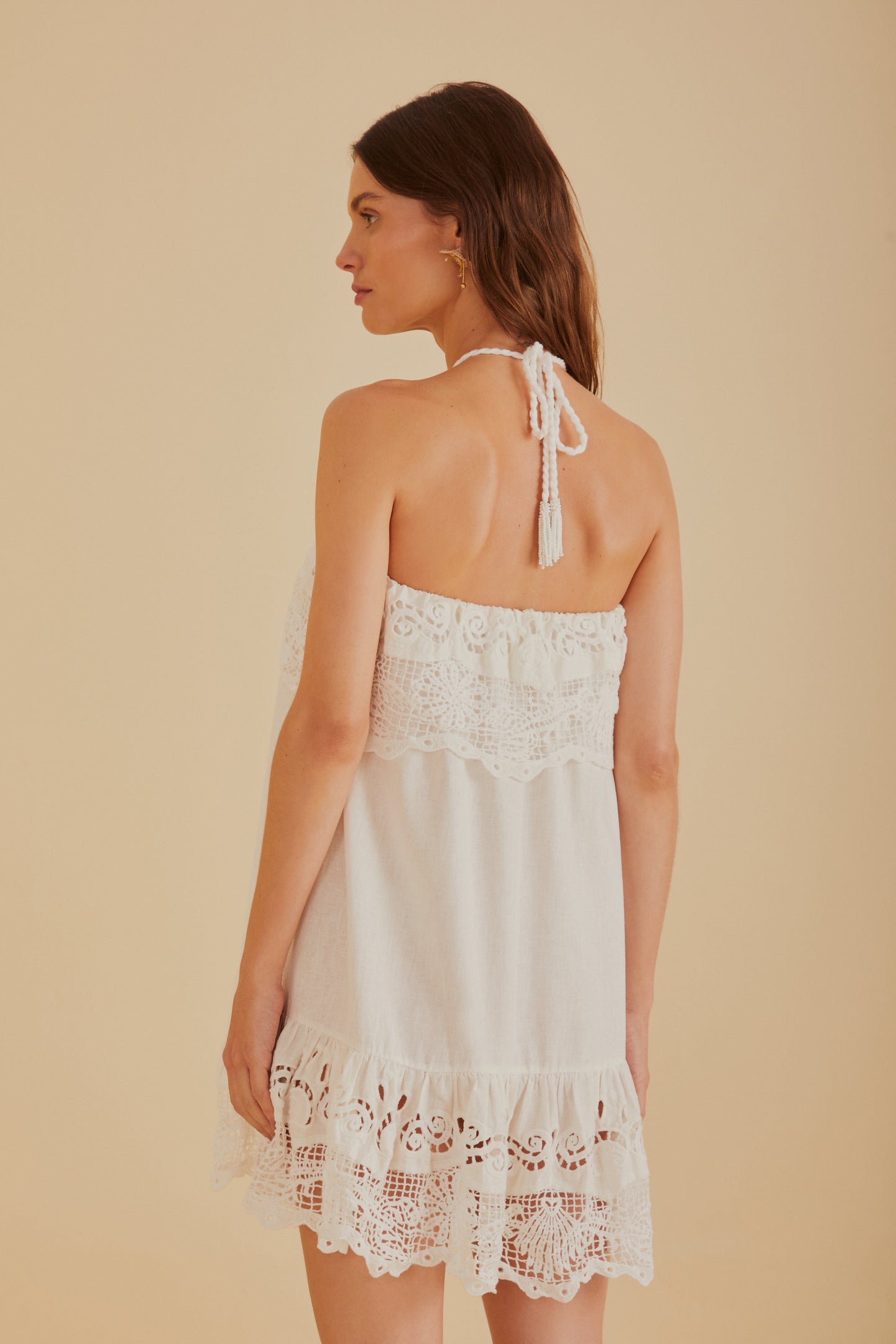 Mini-robe en lin de qualité supérieure Euroflax™ en guipure brodée blanc cassé