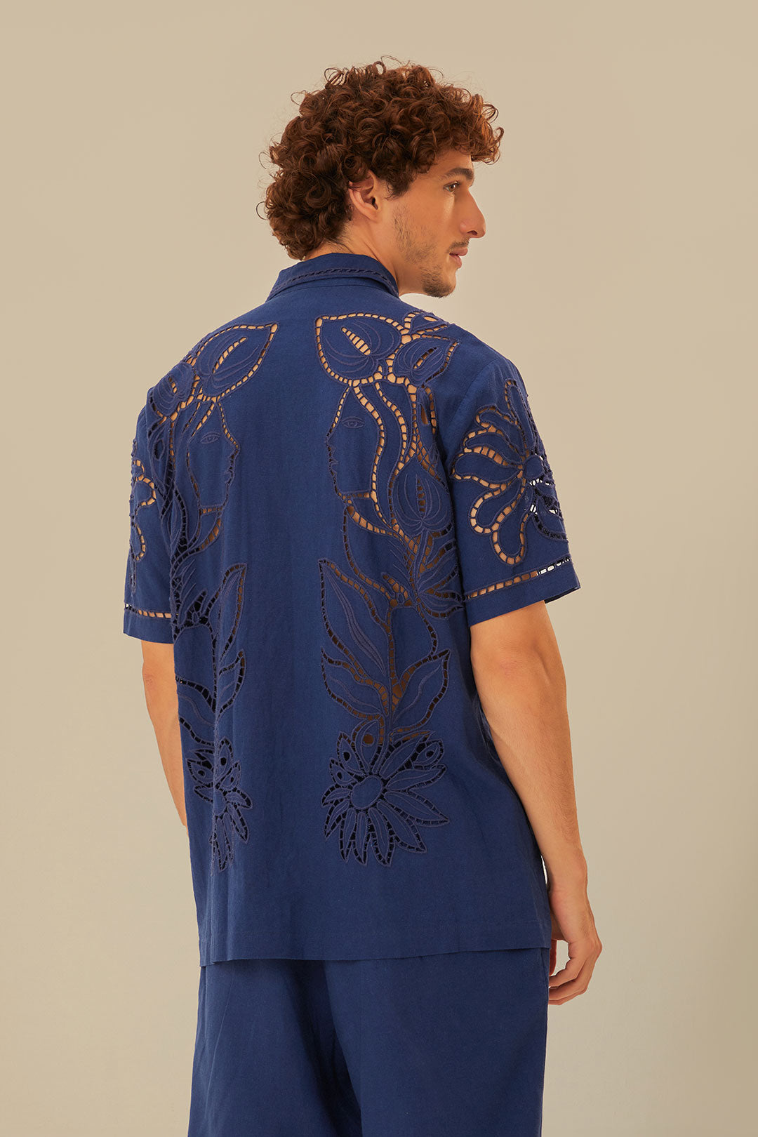 Chemise surréaliste en lin de qualité supérieure brodée Richelieu Euroflax™