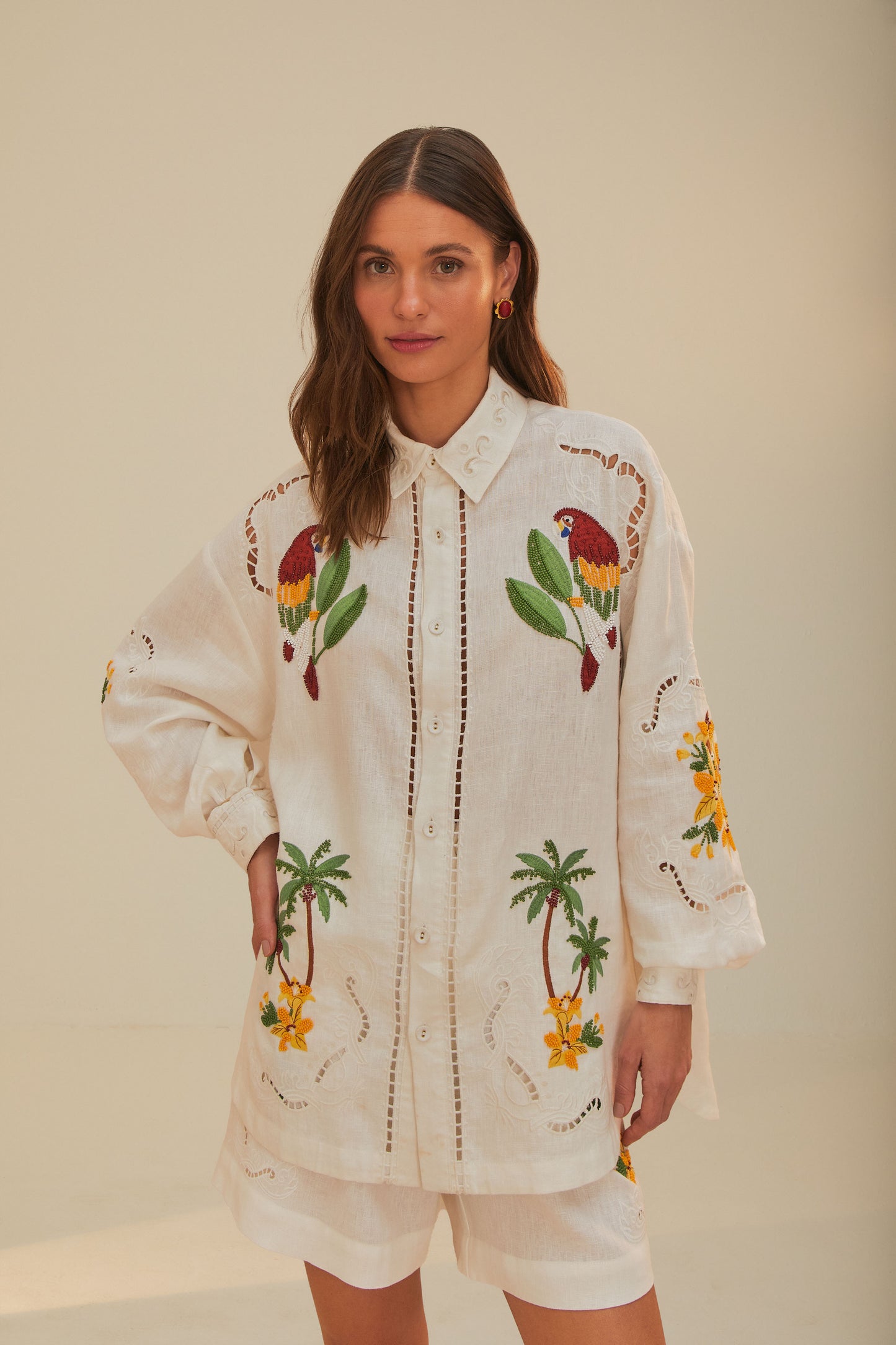 Chemise en lin de qualité supérieure Euroflax™ brodée à destination tropicale