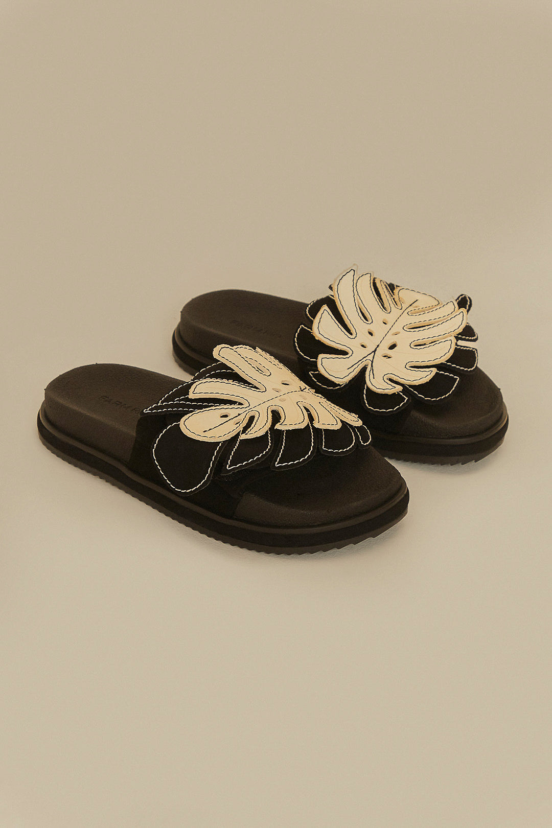 Black And White Monstera Anatomic Slide Sandal – FARM Rio