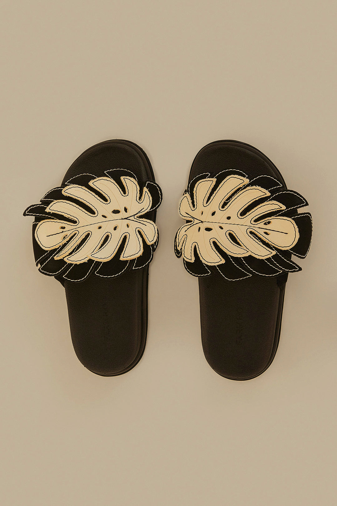 Sandale à glissière anatomique Monstera noire et blanche