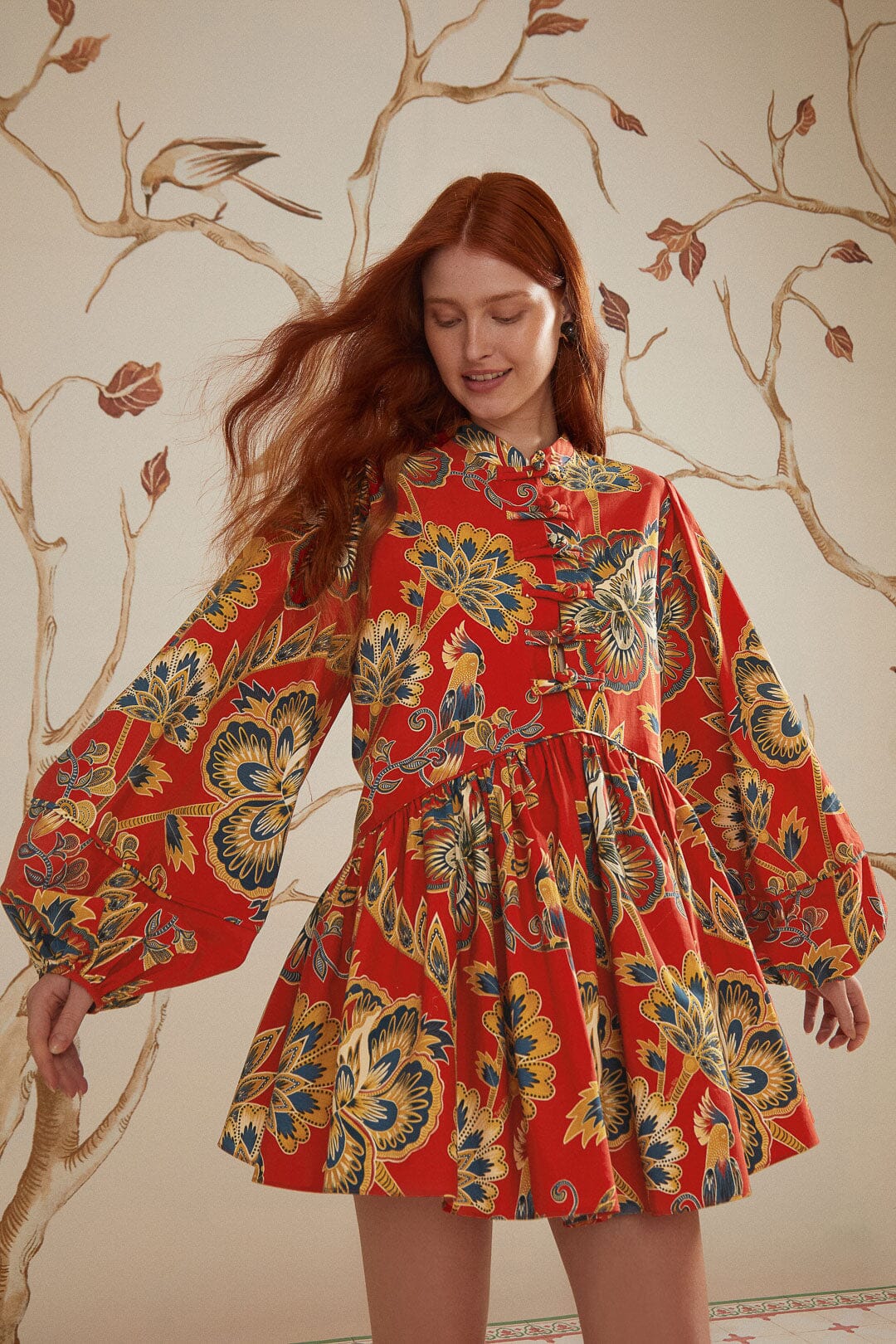 Robe mini à manches longues et imprimé floral rouge