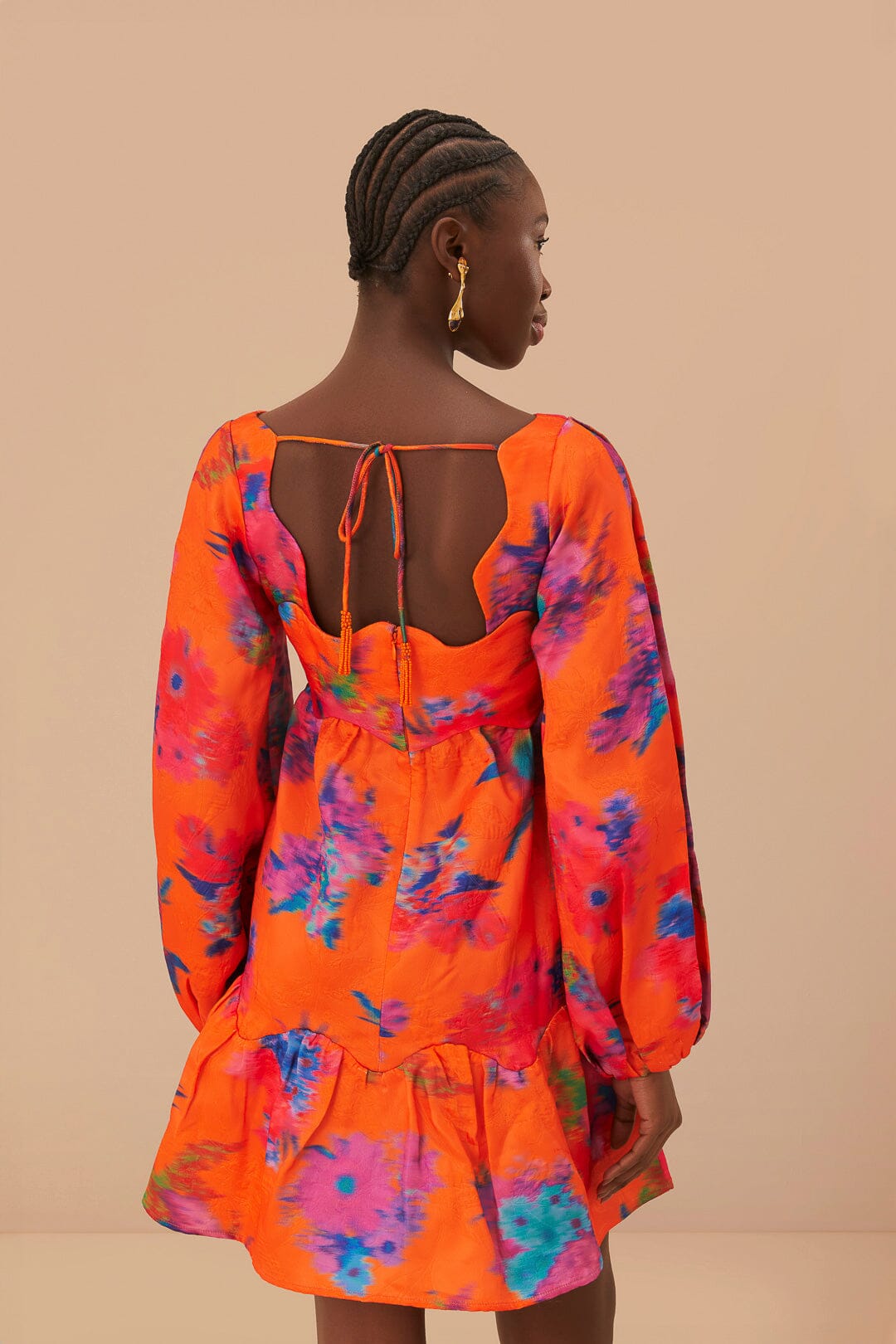 Robe courte en brocart ikat à bouquet orange