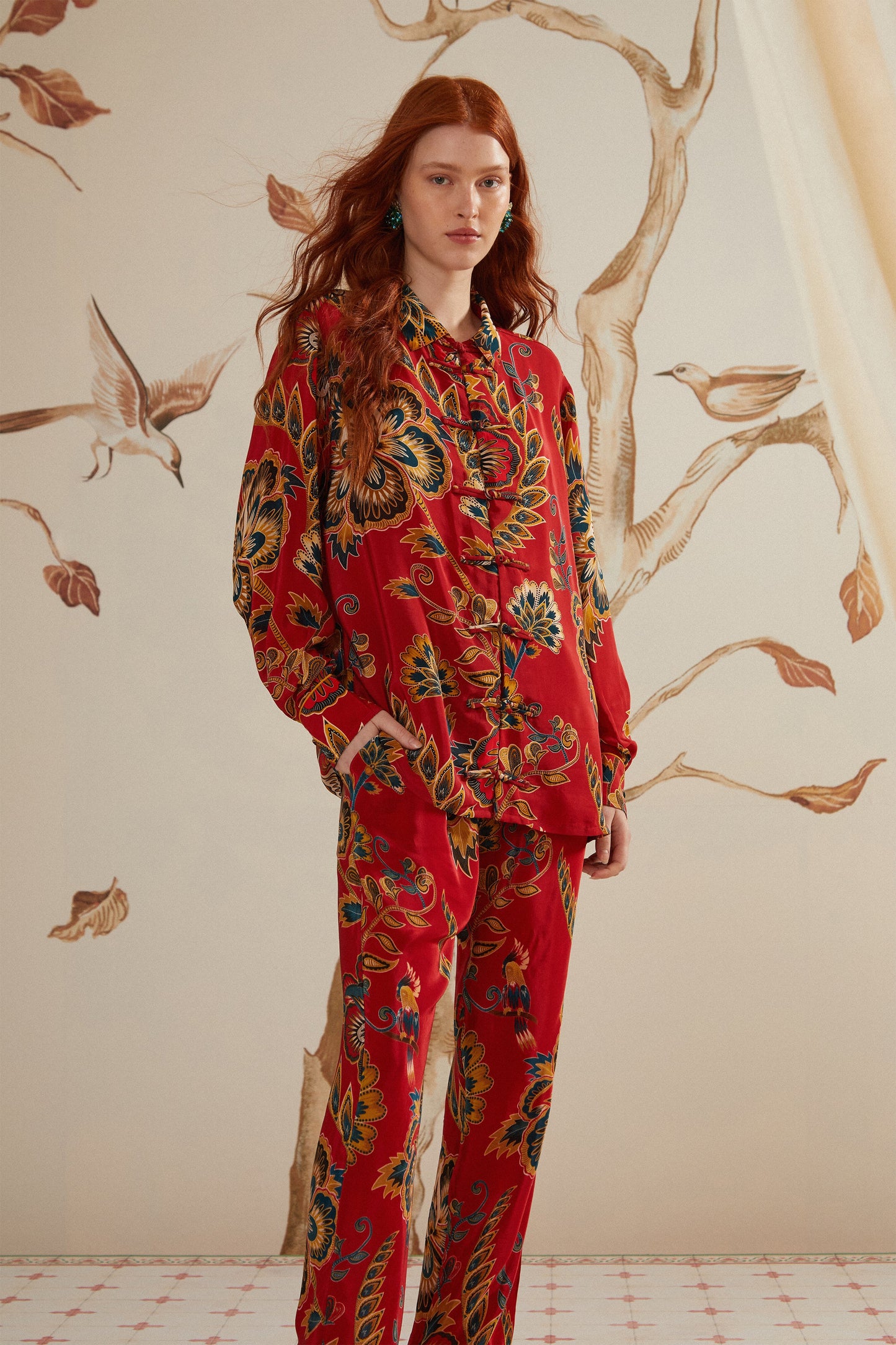 Pantalon de pyjama rouge à imprimé fleuri