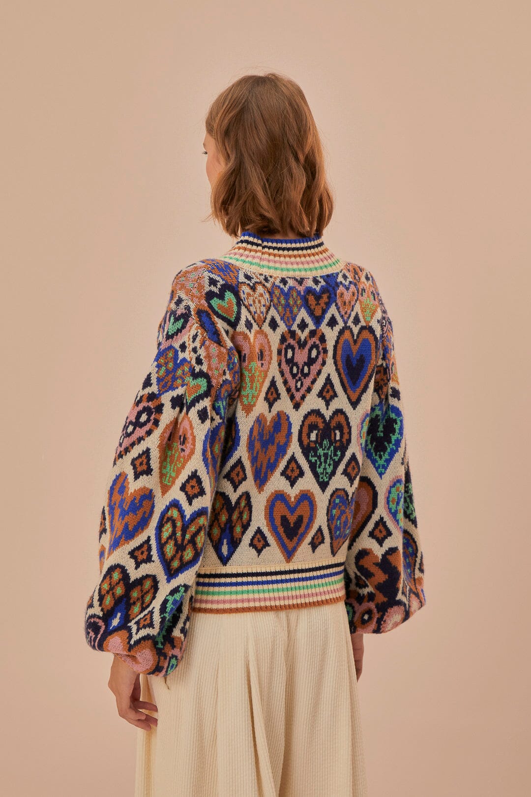 Pull en tricot ikat à coeurs crème