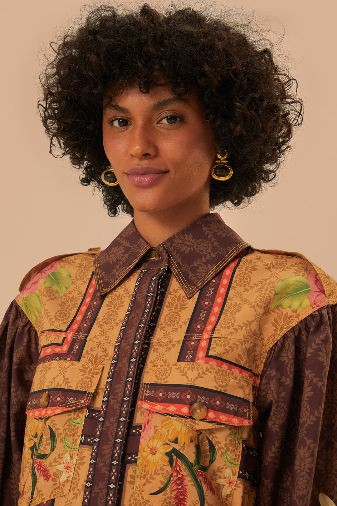 Chemise mi-longue à foulards de jardin charmants marron