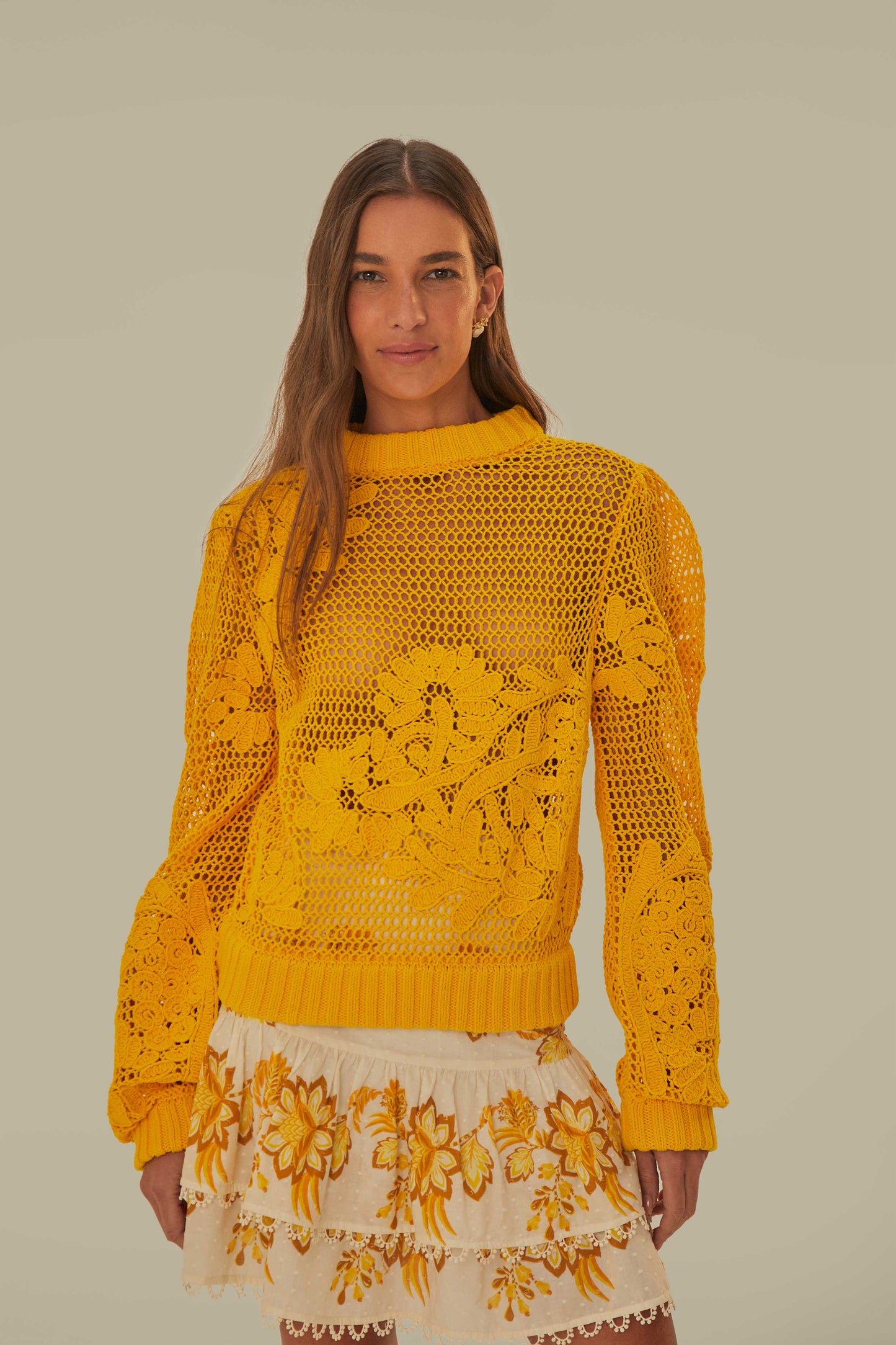 Pull en tricot brodé jaune