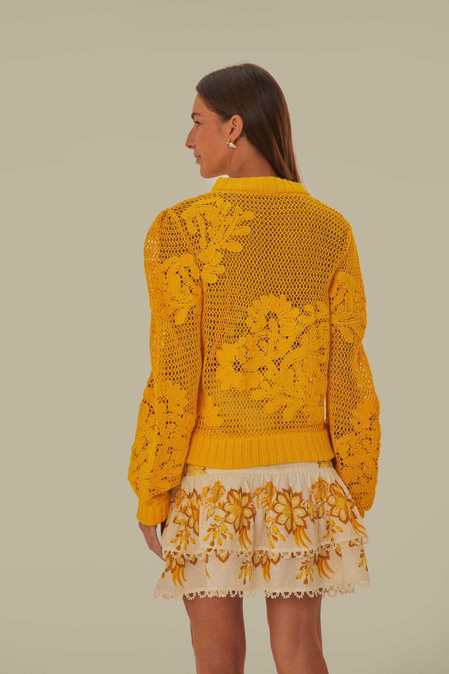 Pull en tricot brodé jaune