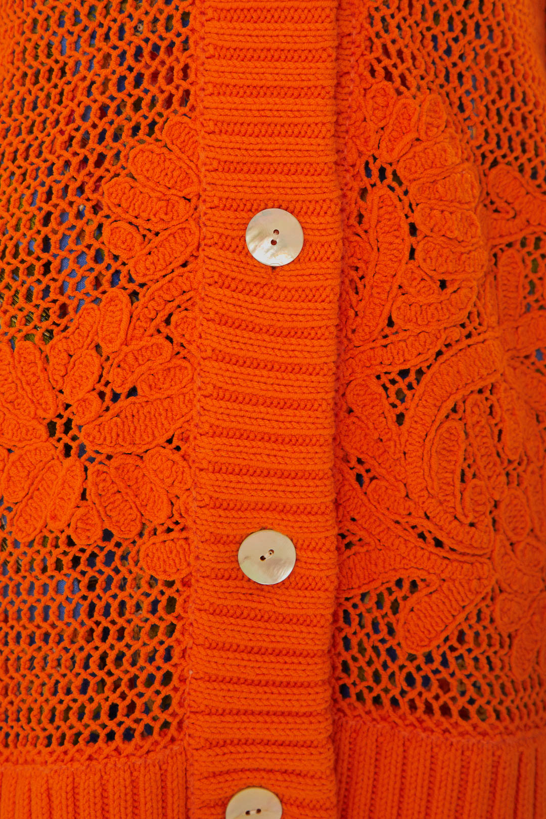 Cardigan en tricot brodé orange