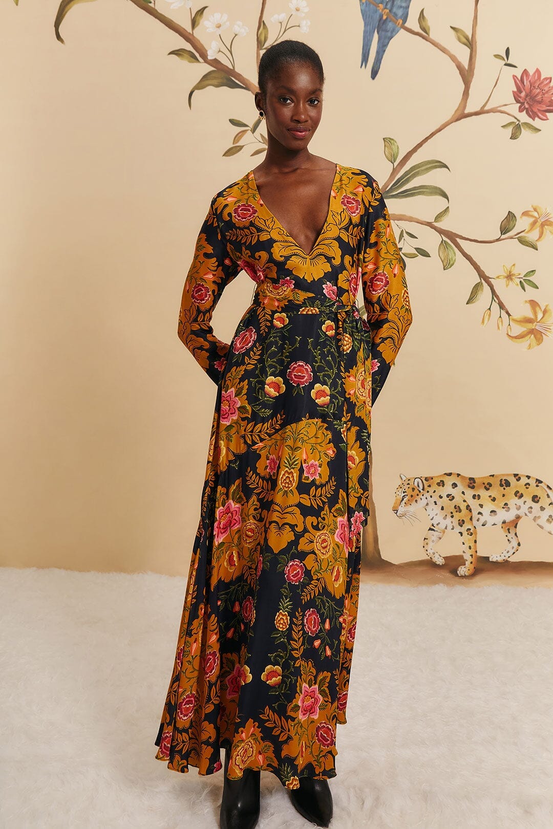 Black Arabesque Floral LENZING ECOVERO Viscose Maxi Dress FARM Rio Black Arabesque Floral LENZING ECOVERO Viscose Maxi Dress FARM Rio