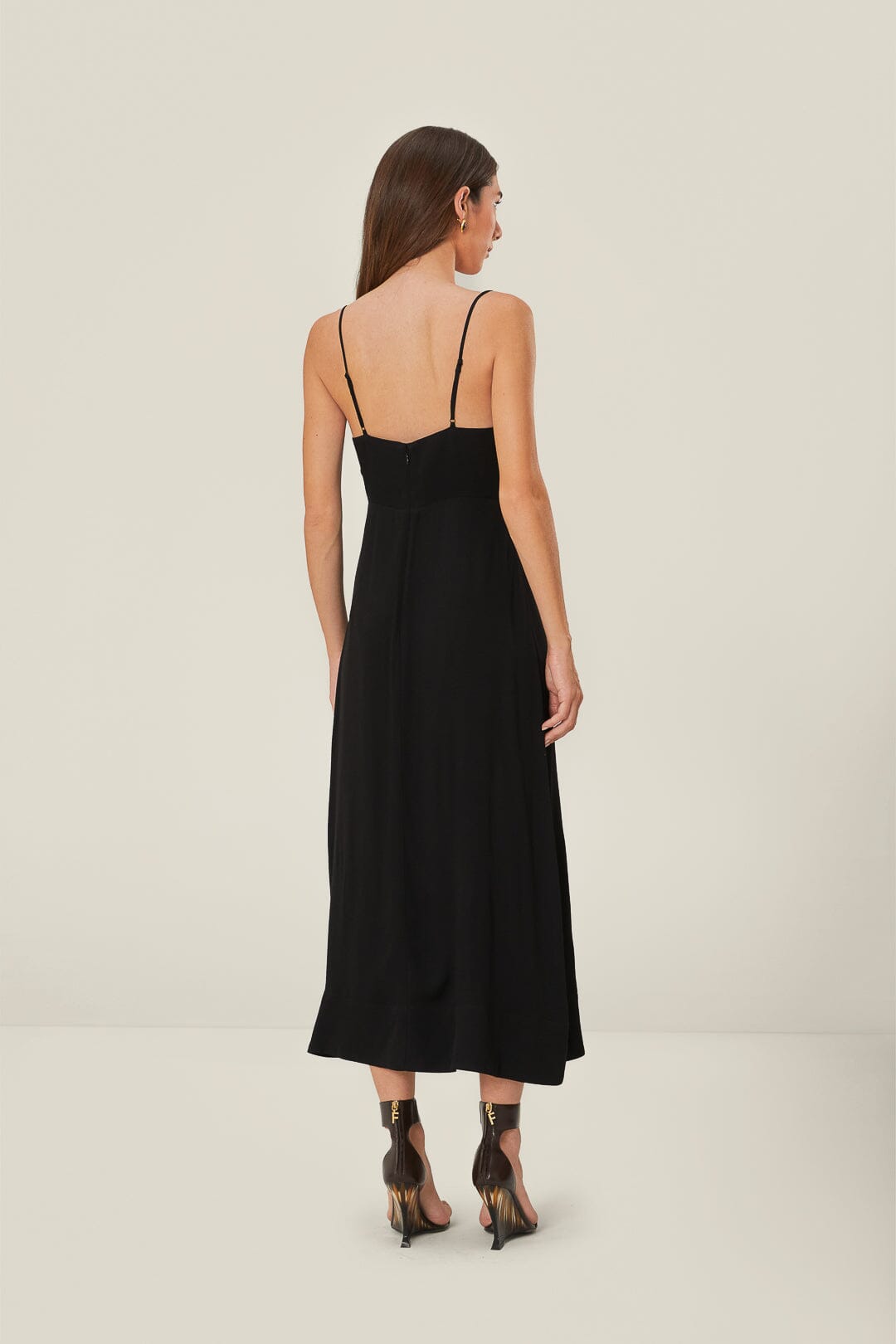 Robe mi-longue noire à buste fleuri