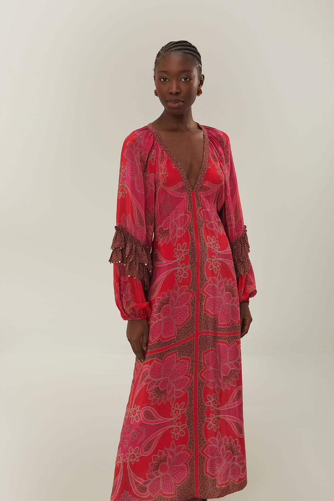 Robe longue à imprimé fleuri rose et foulard glamour