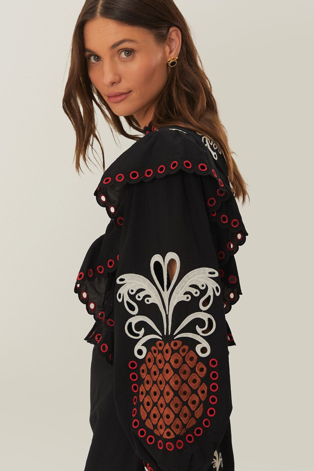 Robe longue Richilieu à manches longues et motif mandala cajou